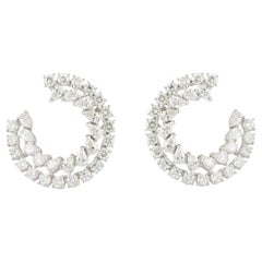 NWT $37, 500 Pendientes de oro de 18 quilates con diamantes brillantes en forma de "C".