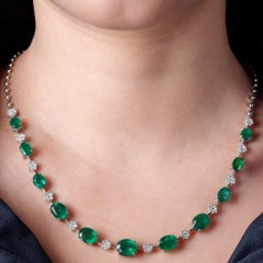 NWT $37, 500 Importante collana in oro 18KT con diamante smeraldo ovale di grandi dimensioni