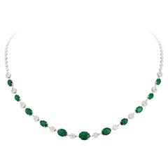 NWT $37, 500 Importante collar de diamantes con esmeralda ovalada grande de oro de 18 quilates de fantasía