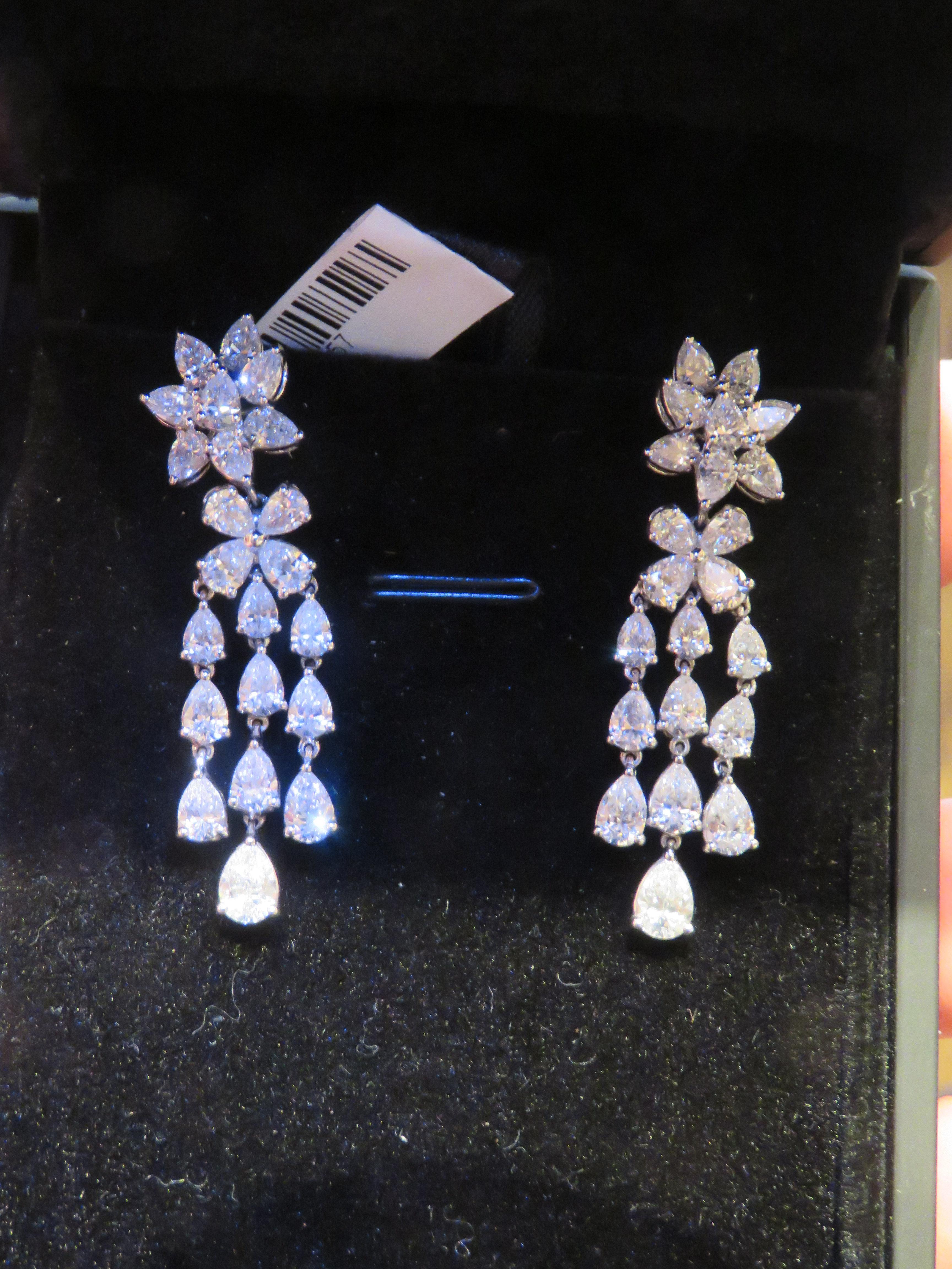 Mixed Cut NWT $38, 000 18KT Gold Rare Fancy 6CT Diamond Draped Drop Earrings For Sale