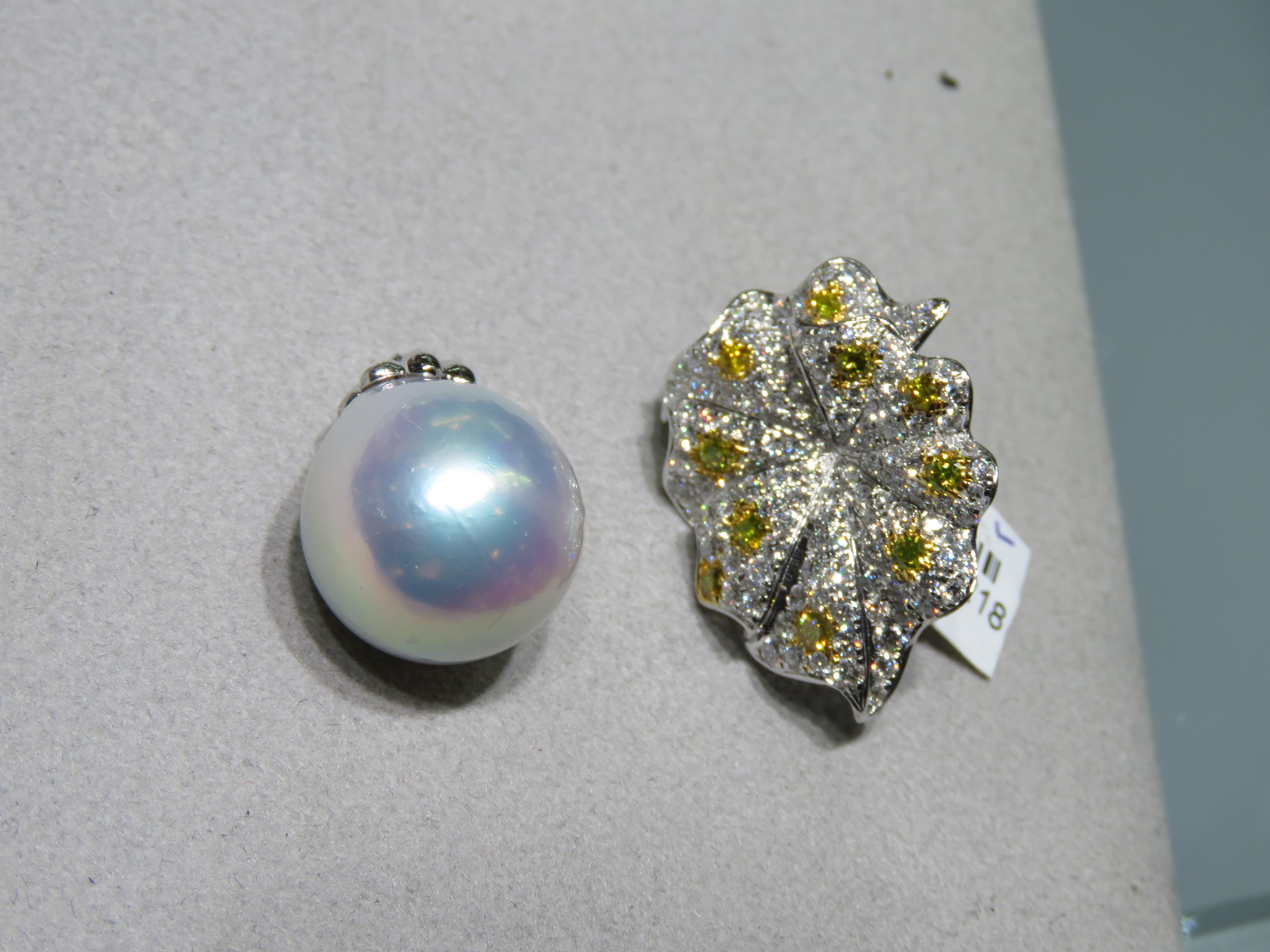 NWT $38.000 Orecchini in oro 18KT con perle dei mari del sud rari e splendidi diamanti gialli In condizioni Nuovo in vendita a New York, NY