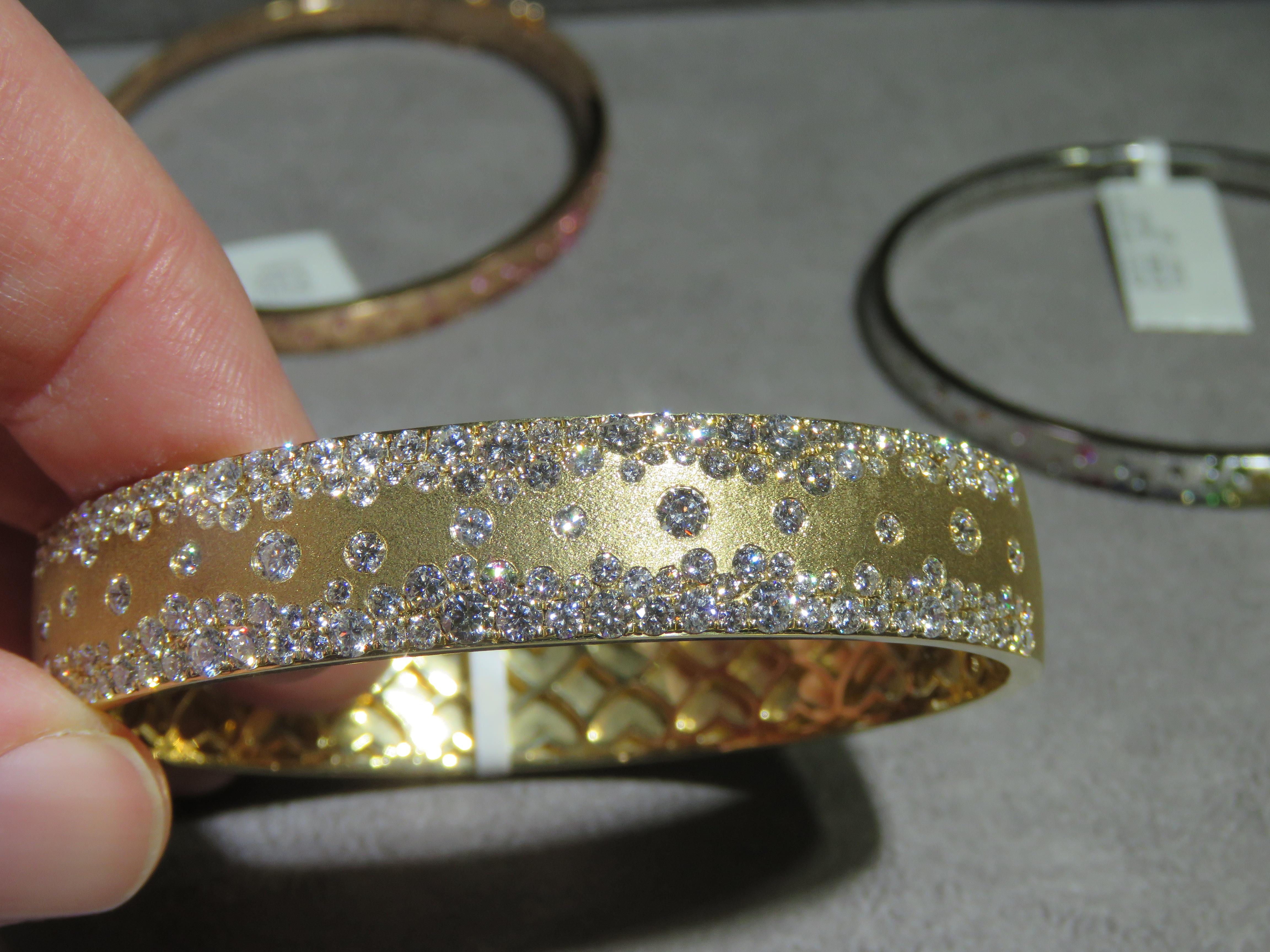 Mixed Cut NWT $39, 000 18KT Yellow Gold Fancy Glittering Diamond Bracelet Bangle Cuff For Sale