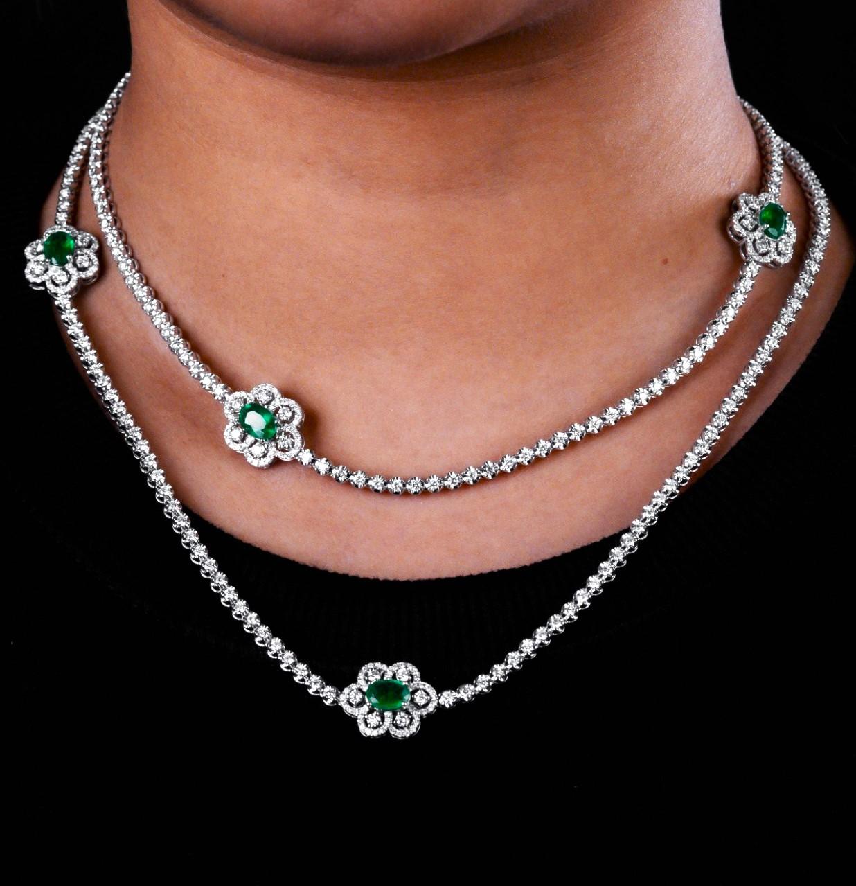 NWT $39, 500 18KT Gold Rare Important Fancy 10CT Emerald Diamond Drop Necklace In New Condition For Sale In New York, NY