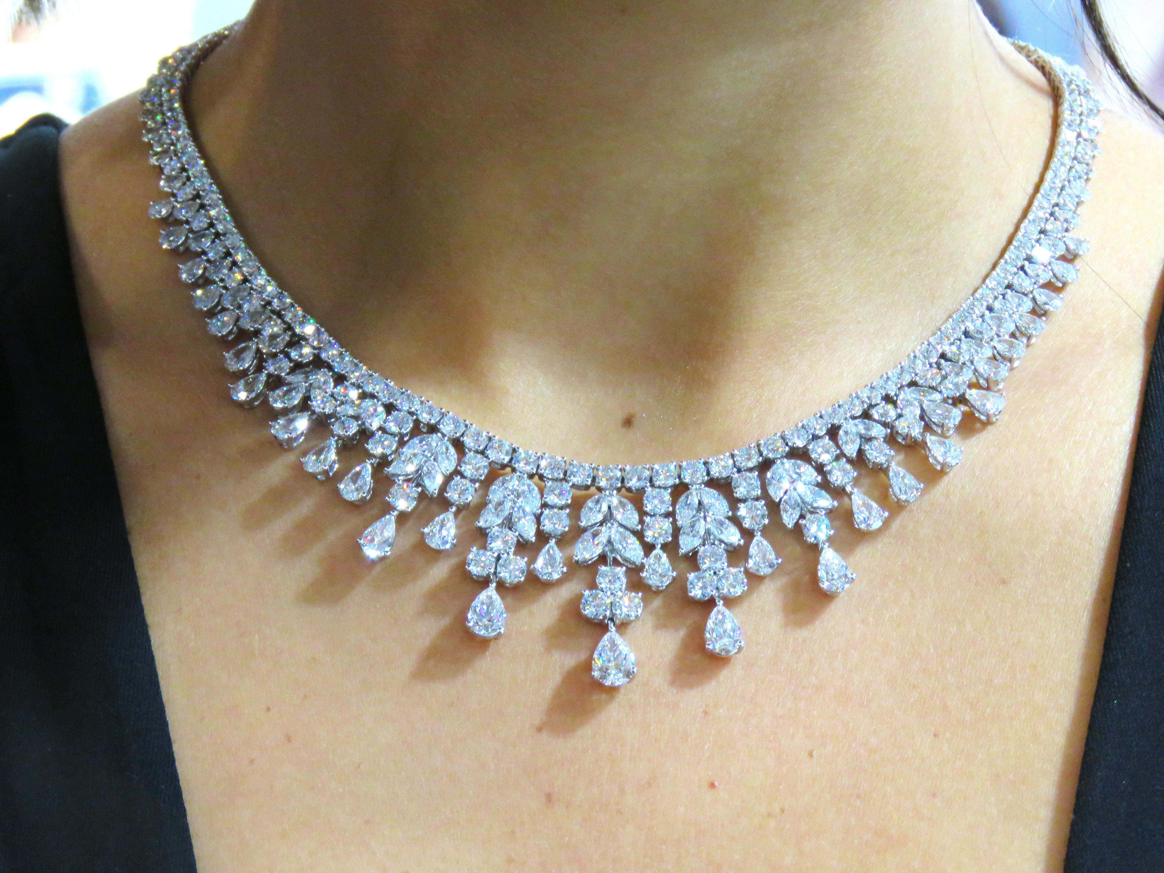 Women's NWT $395, 000 Magnificent 44CT GAL Certified Winston Style Diamond Necklace For Sale