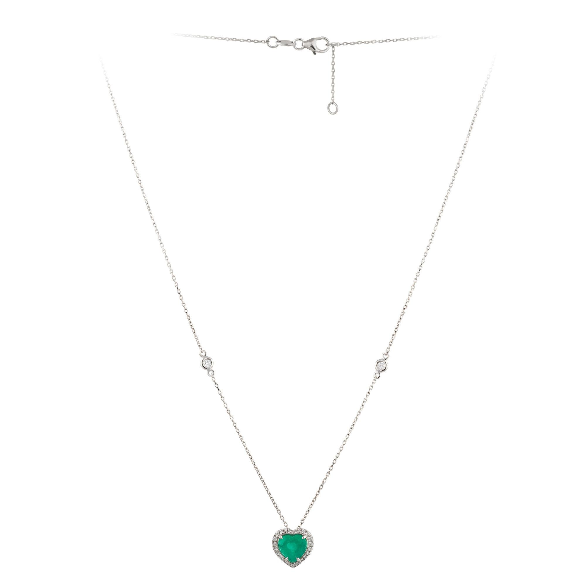 NWT $4, 000 18KT Large Fancy Glittering Emerald Heart Diamond Pendant Necklace en Nuevo estado para la venta en New York, NY