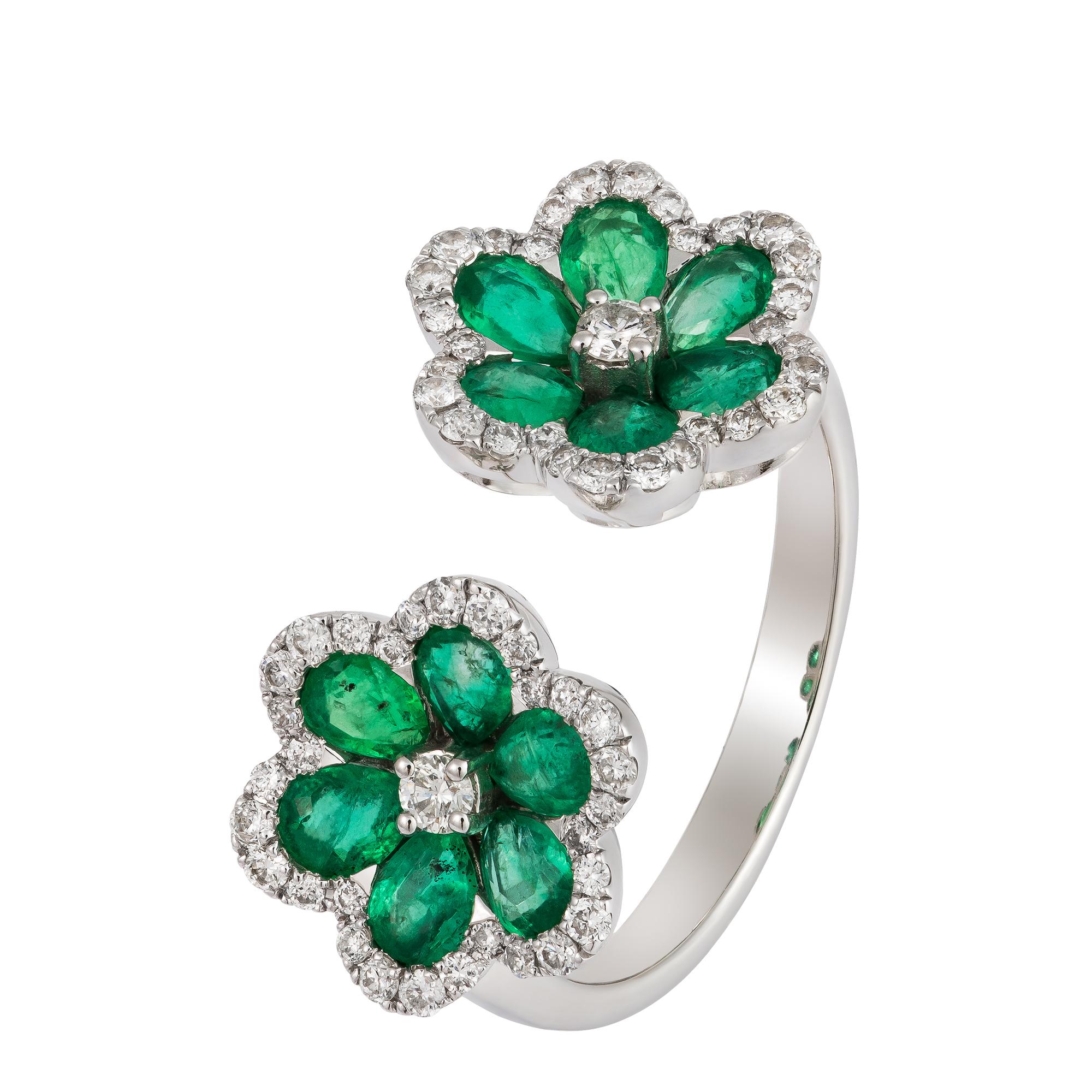 Die folgenden Artikel bieten wir ist eine seltene wichtige 18KT Weißgold Smaragd Diamant Double Flower Floral Shaped Ring. Der Ring besteht aus fein gefassten glitzernden Smaragden und Diamanten, die eine Blume bilden. T.C.W. Ca. 2CTS!! Die Smaragde