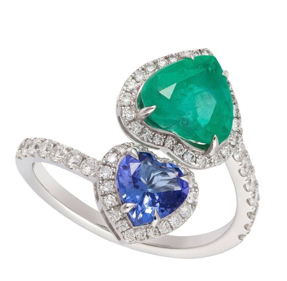 Die folgenden Artikel bieten wir ist eine seltene wichtige Radiant 18KT Gold Large Rare Fancy Gorgeous Fancy Heart Emerald Tanzanite und Diamond Ring. Ring besteht aus einem wunderschönen Fancy Cut Intense Rich Tanzanite und Smaragd umgeben mit