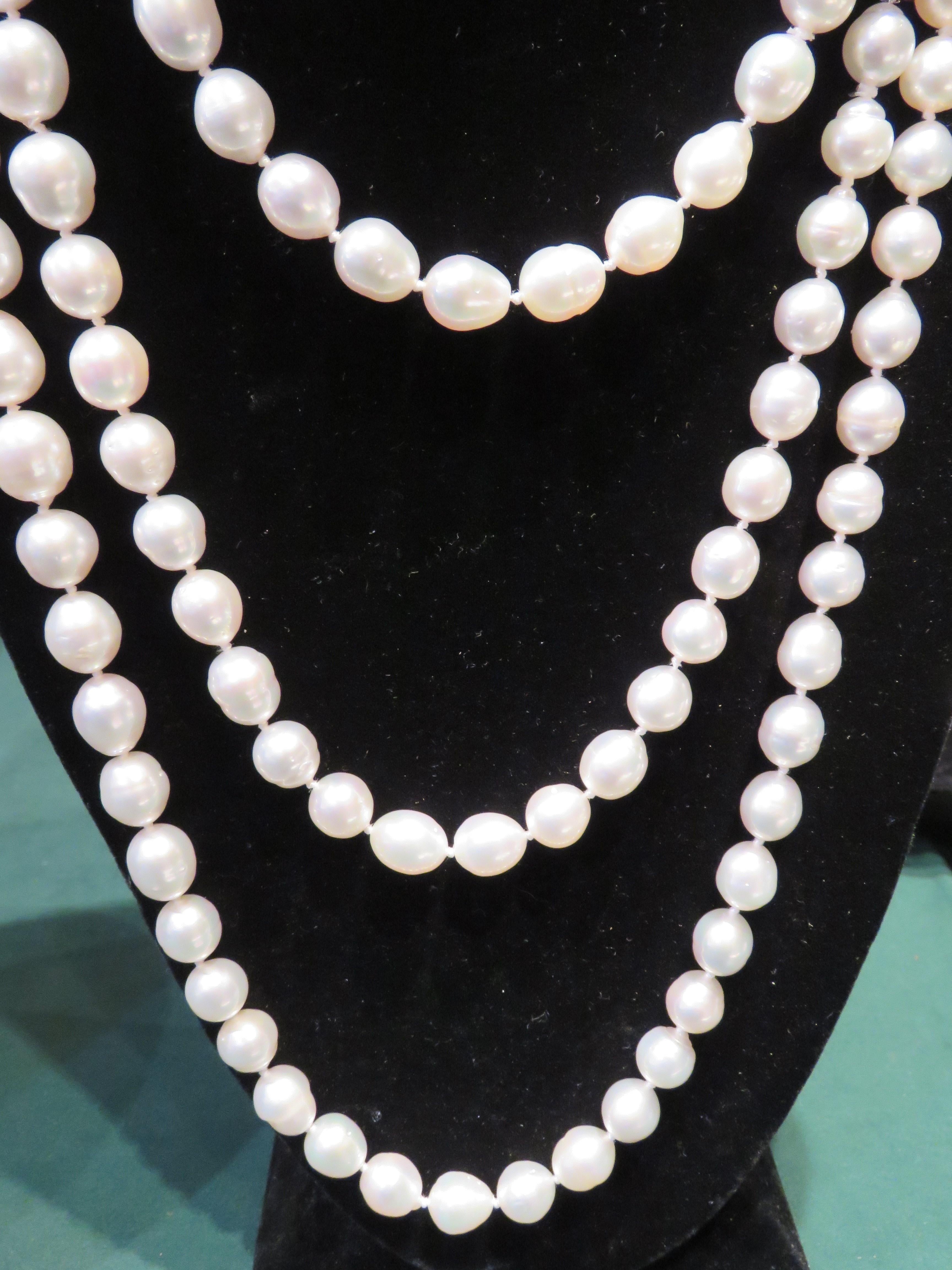 Taglio rotondo NWT $40, 000 Collana di diamanti con perle dei mari del sud in oro 18KT a tre fili in vendita