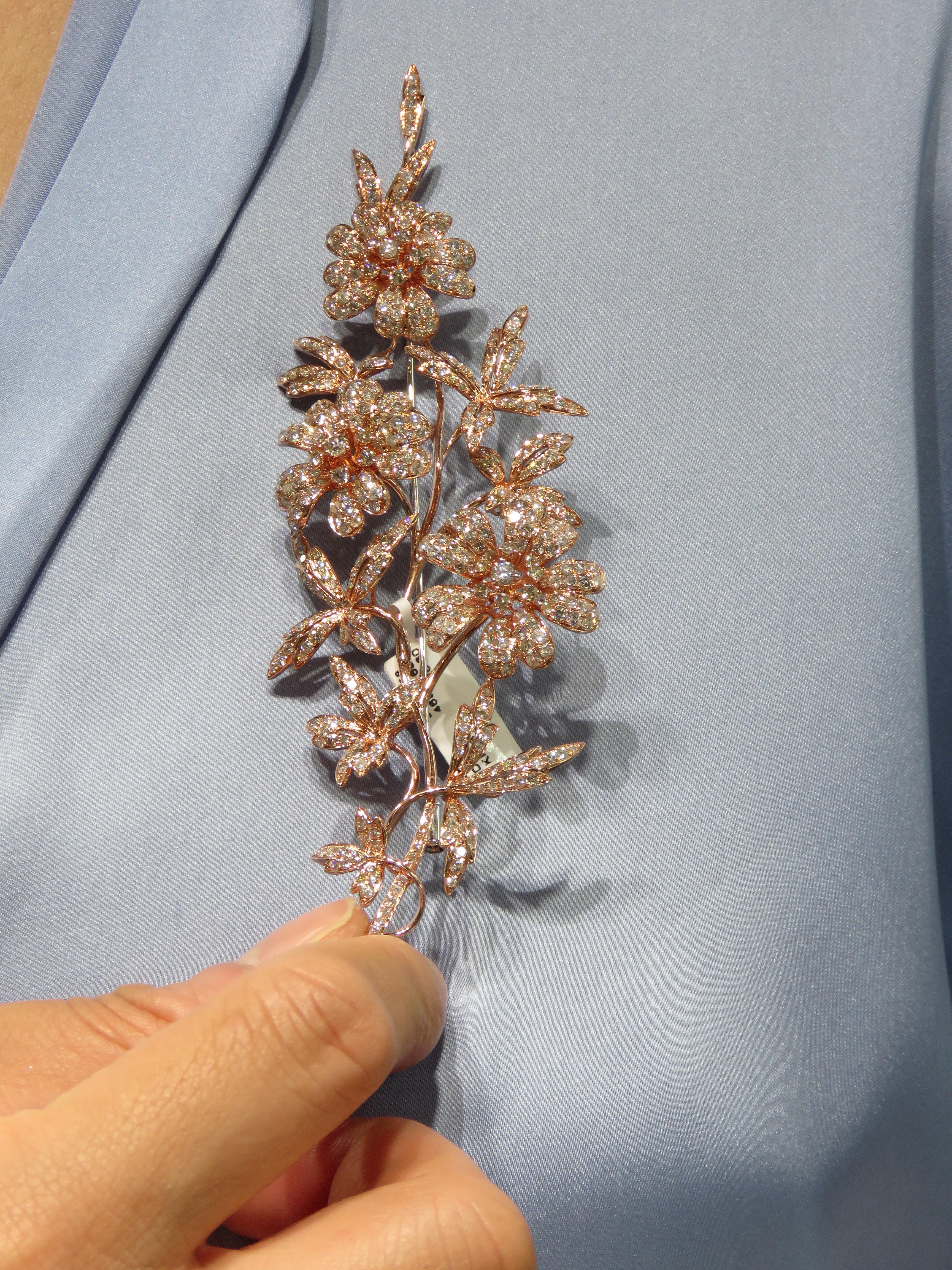 NWT $43, 800 Large 18KT Rose Gold Fancy Glittering Flower Diamond Brooch For Sale 1