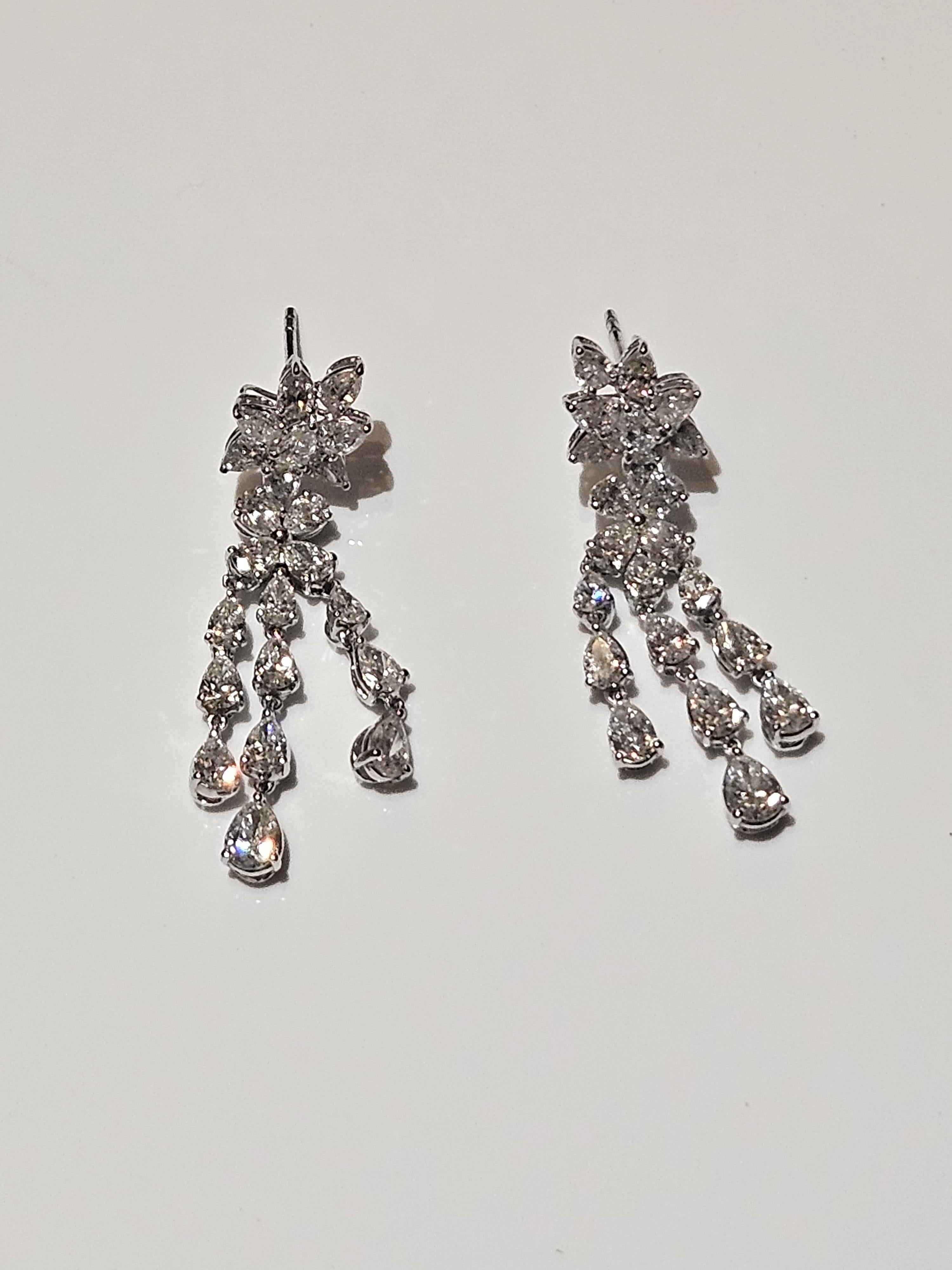 NWT $44, 000 Orecchini a goccia in oro 18KT con diamanti scintillanti e fantasia In condizioni Nuovo in vendita a New York, NY