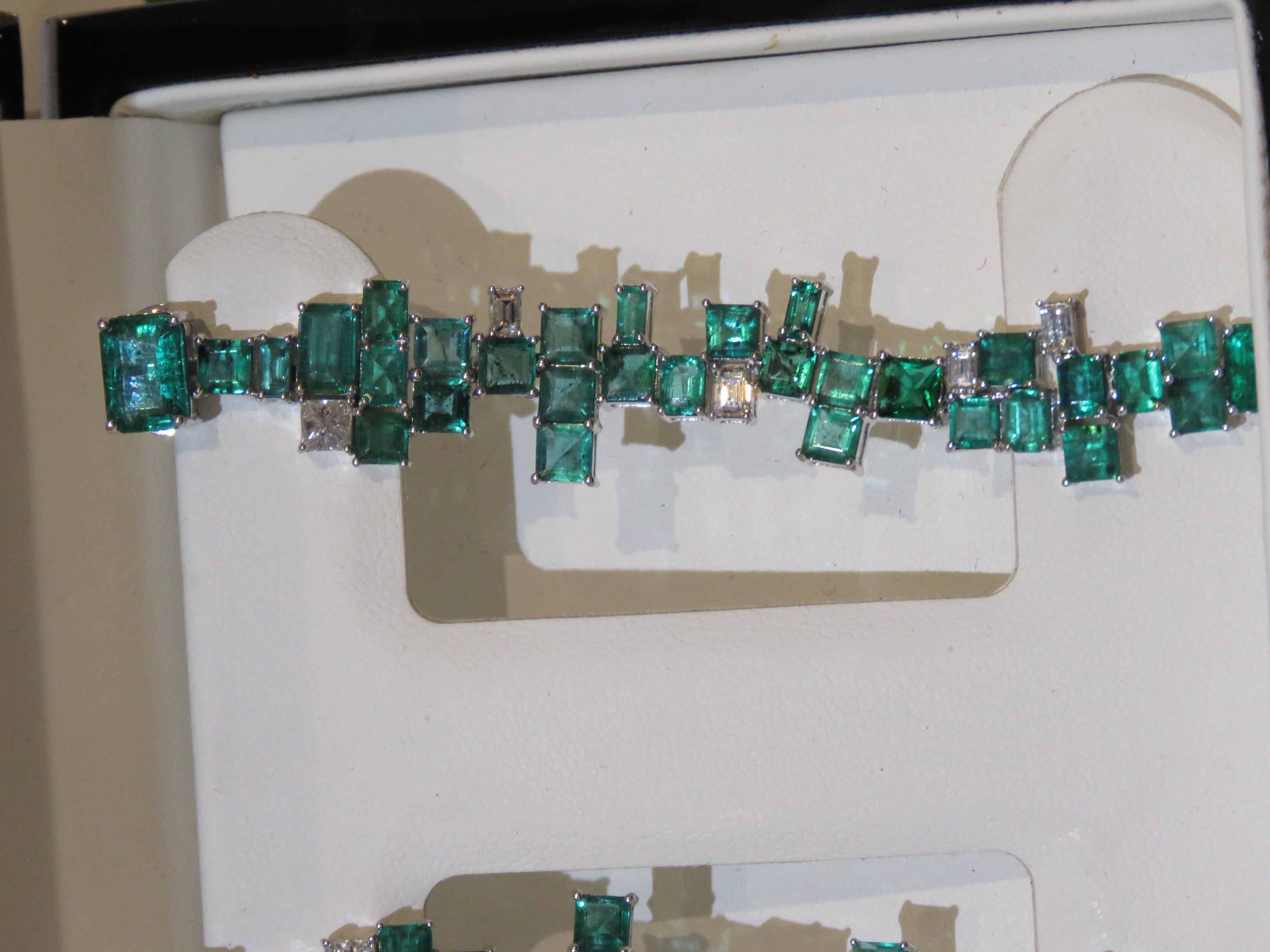 Mixed Cut NWT $45, 000 18KT Gold Large Glittering Fancy Emerald Diamond Dangle Earrings For Sale