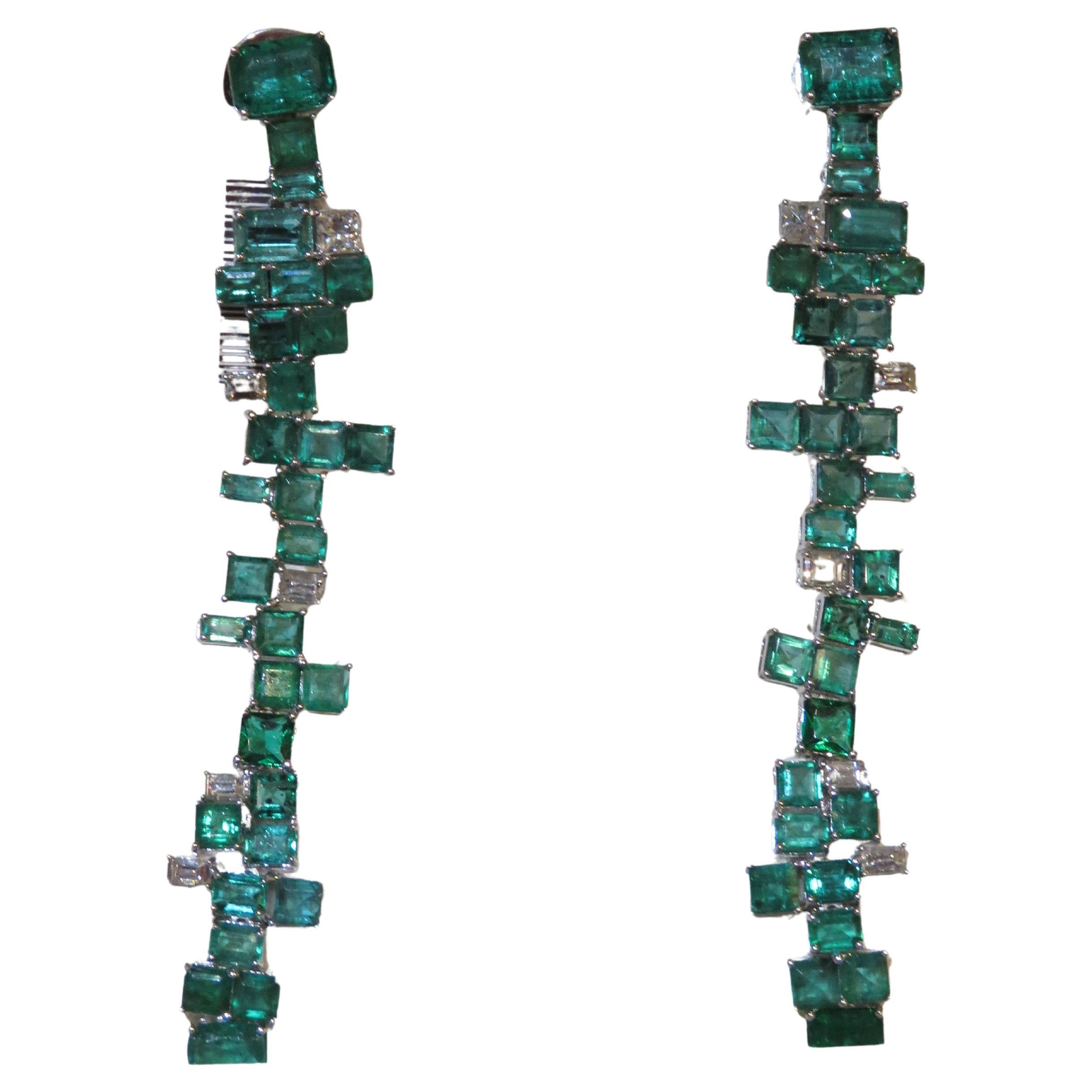 NWT $45, 000 18KT Gold Large Glittering Fancy Emerald Diamond Dangle Earrings For Sale