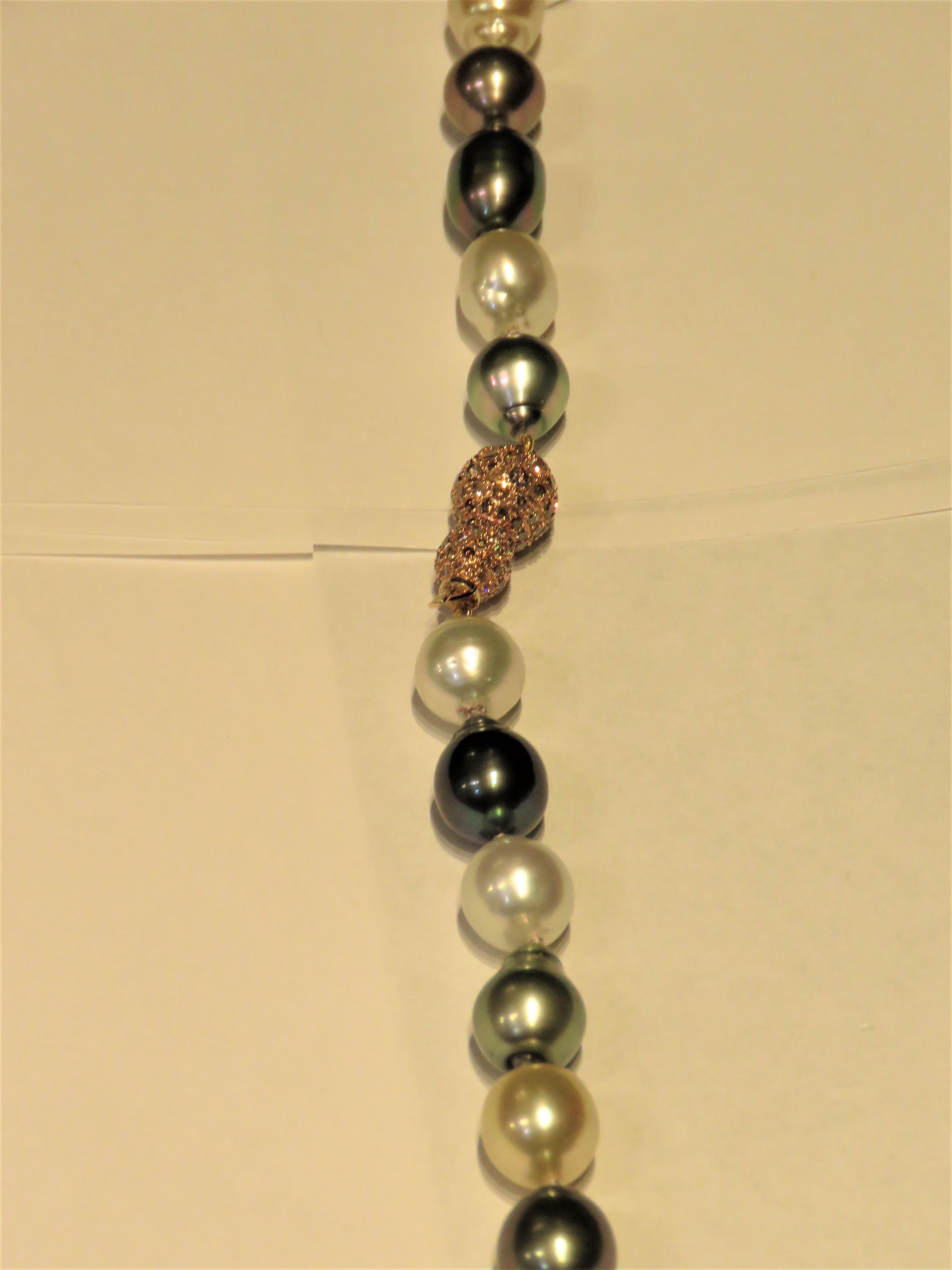 Taille ronde Collier fantaisie en or 18 carats avec plusieurs grandes perles des mers du Sud et diamants cognac, 4 5 000 $, Neuf avec étiquette en vente