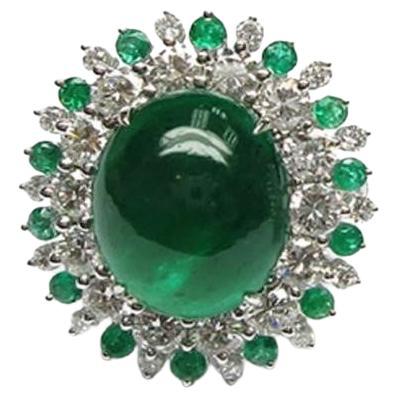 NWT $45, 000 Rare Important 18KT Gold Large 11.50CT Emerald and Diamond Ring For Sale