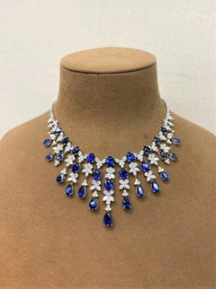 NWT $450, 000 18KT Fancy Glittering Certified Natural Sapphire Diamond Necklace