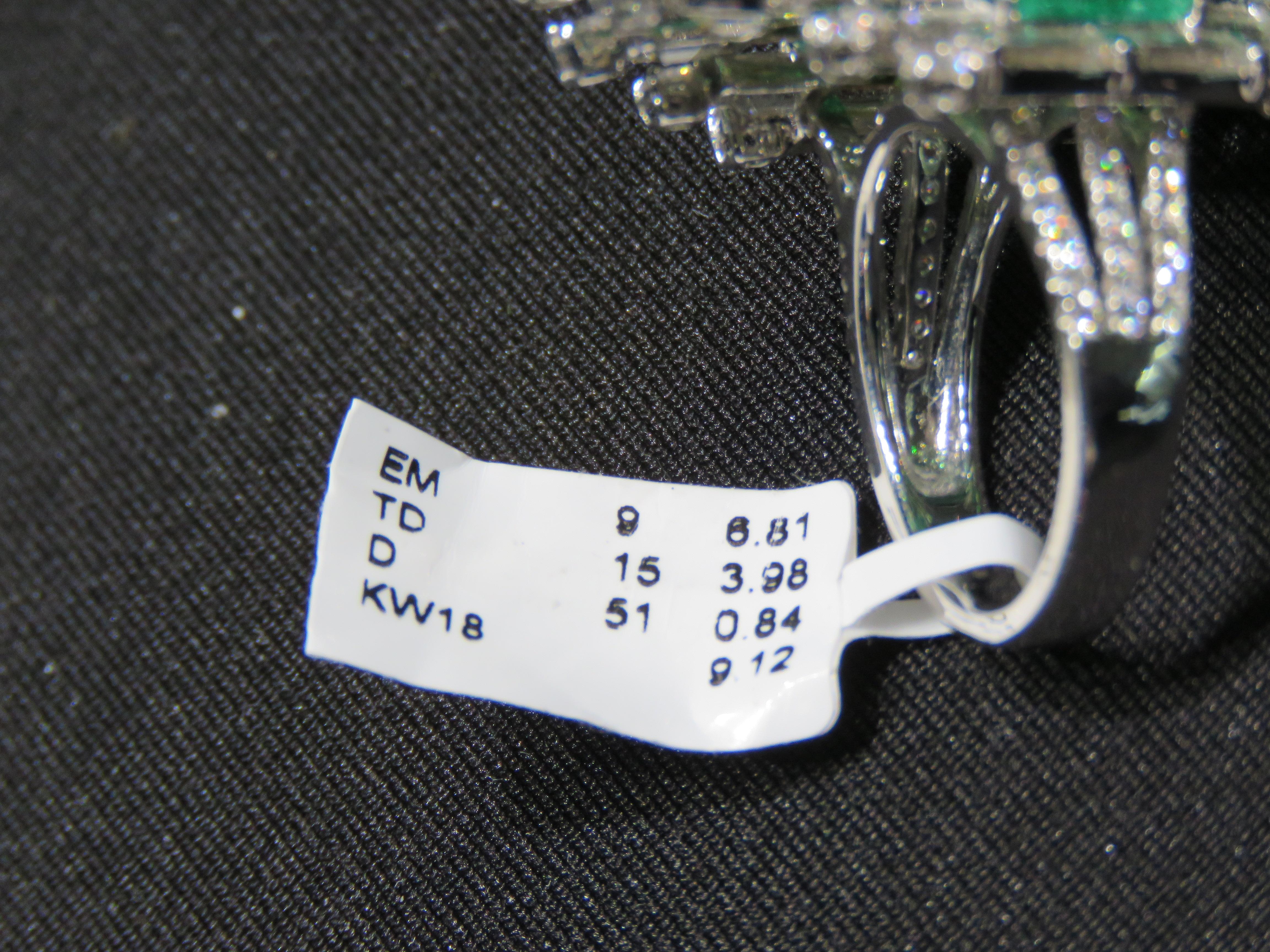 Mixed Cut NWT $46, 000 18KT Fancy 12CT Glittering Colombian Emerald Diamond Prism Ring For Sale
