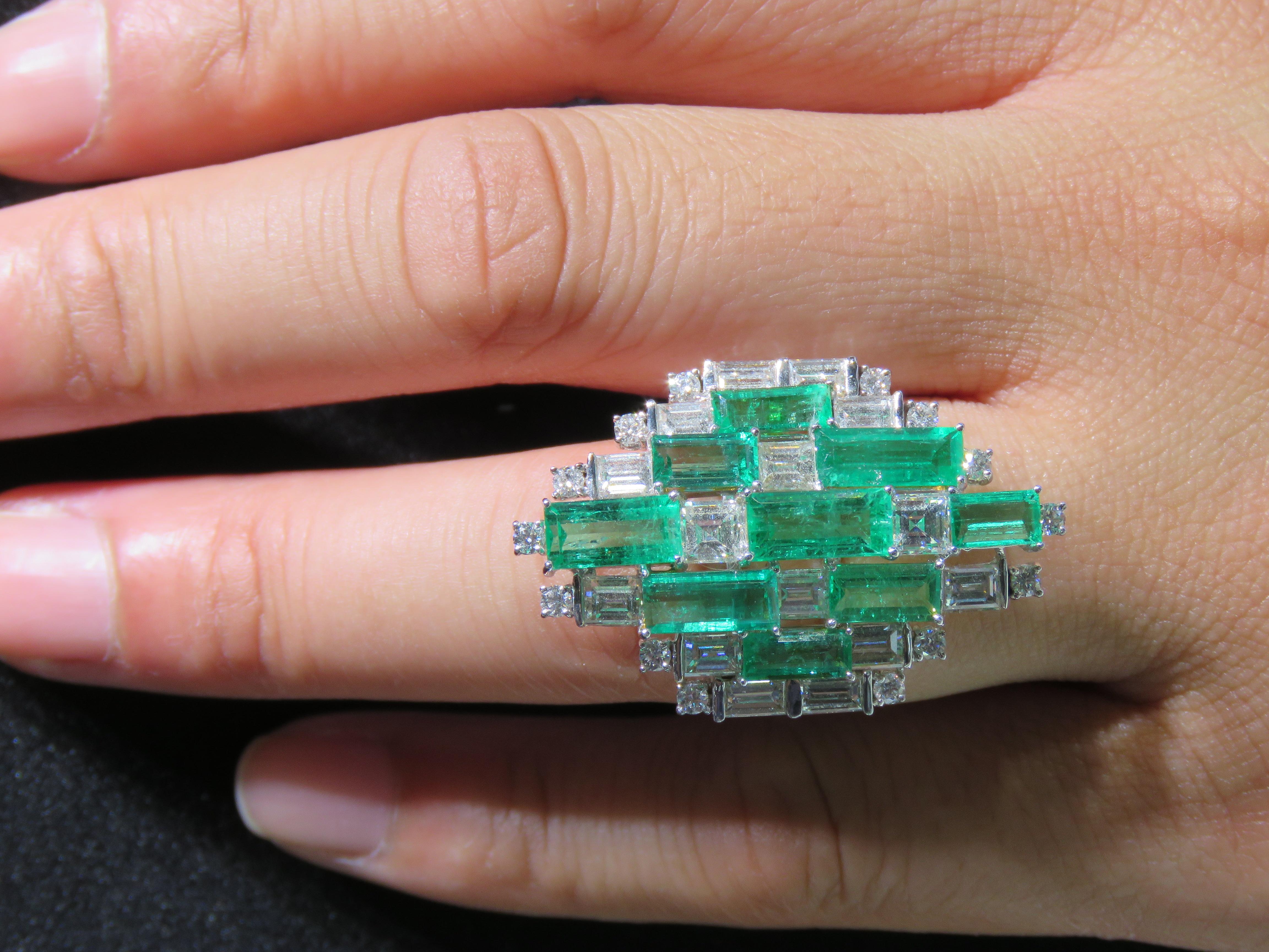 Women's NWT $46, 000 18KT Fancy 12CT Glittering Colombian Emerald Diamond Prism Ring For Sale
