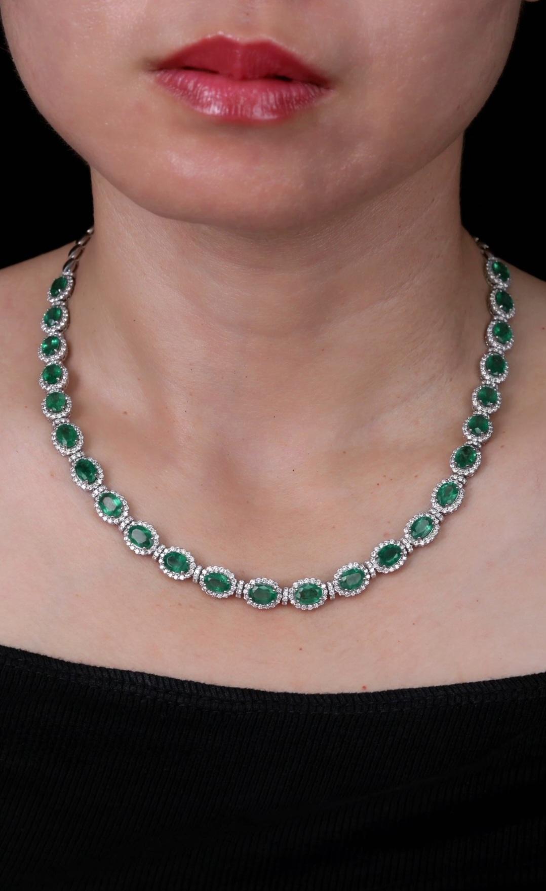 Taille mixte NWT $47, 500 Important Collier en or 18KT avec diamant et émeraude de fantaisie en vente