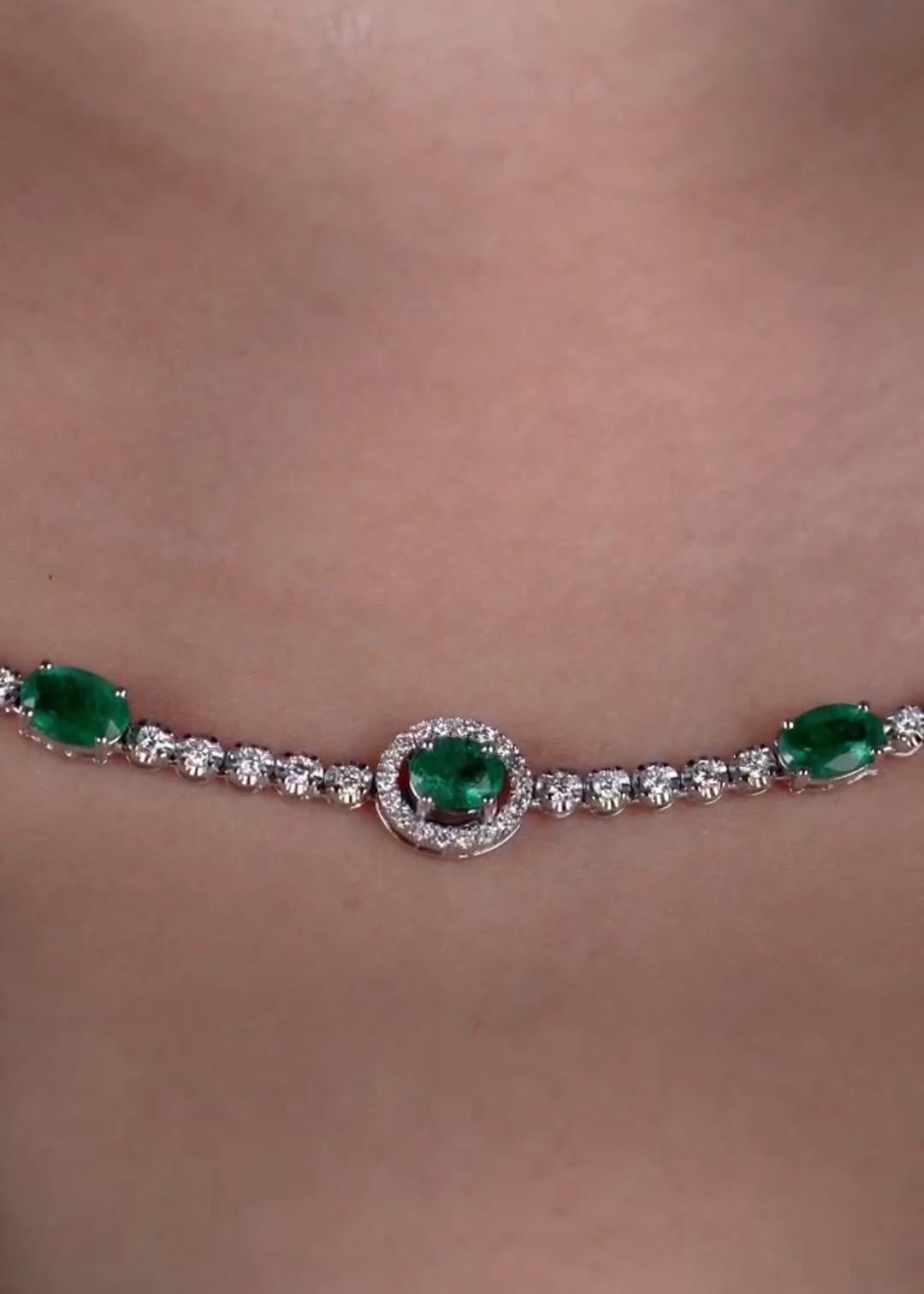 Taille mixte NWT $47, 500 Important Collier en or 18KT avec diamant et émeraude de fantaisie en vente