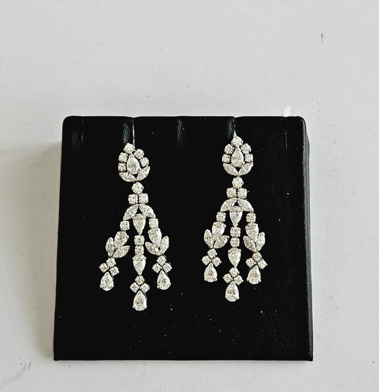 Taglio misto NWT $47, 500 Magnifici orecchini a goccia con diamanti a cascata in oro 18KT in vendita