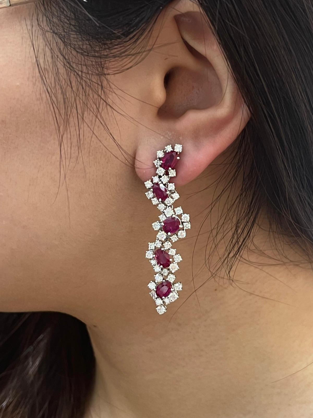 Taglio misto NWT $48, 000 Orecchini a goccia in oro 18KT con diamanti e rubini da 10 carati in vendita