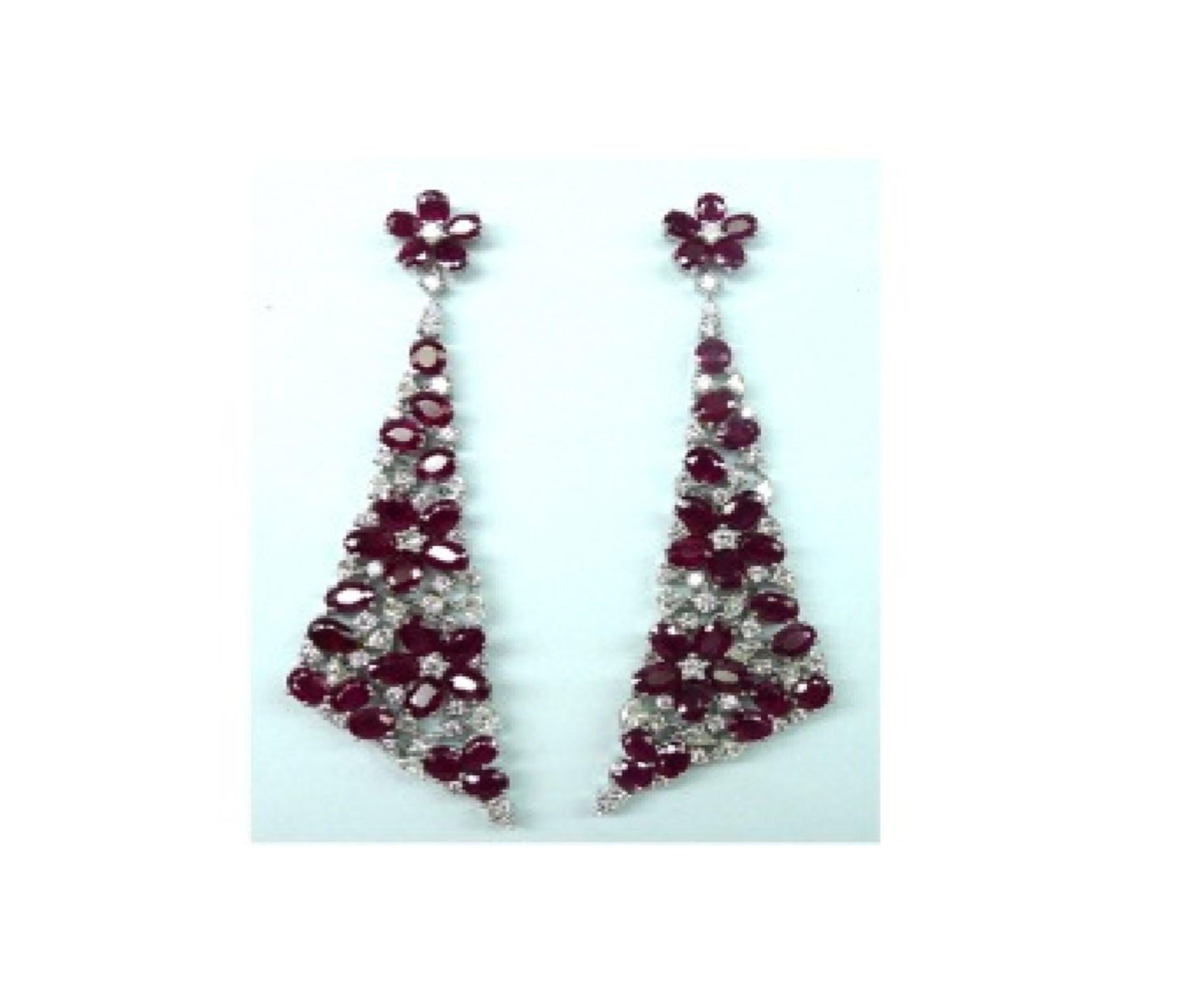 NWT $48, 000 Orecchini a goccia in oro 18KT con diamanti e rubini 20CT In condizioni Nuovo in vendita a New York, NY