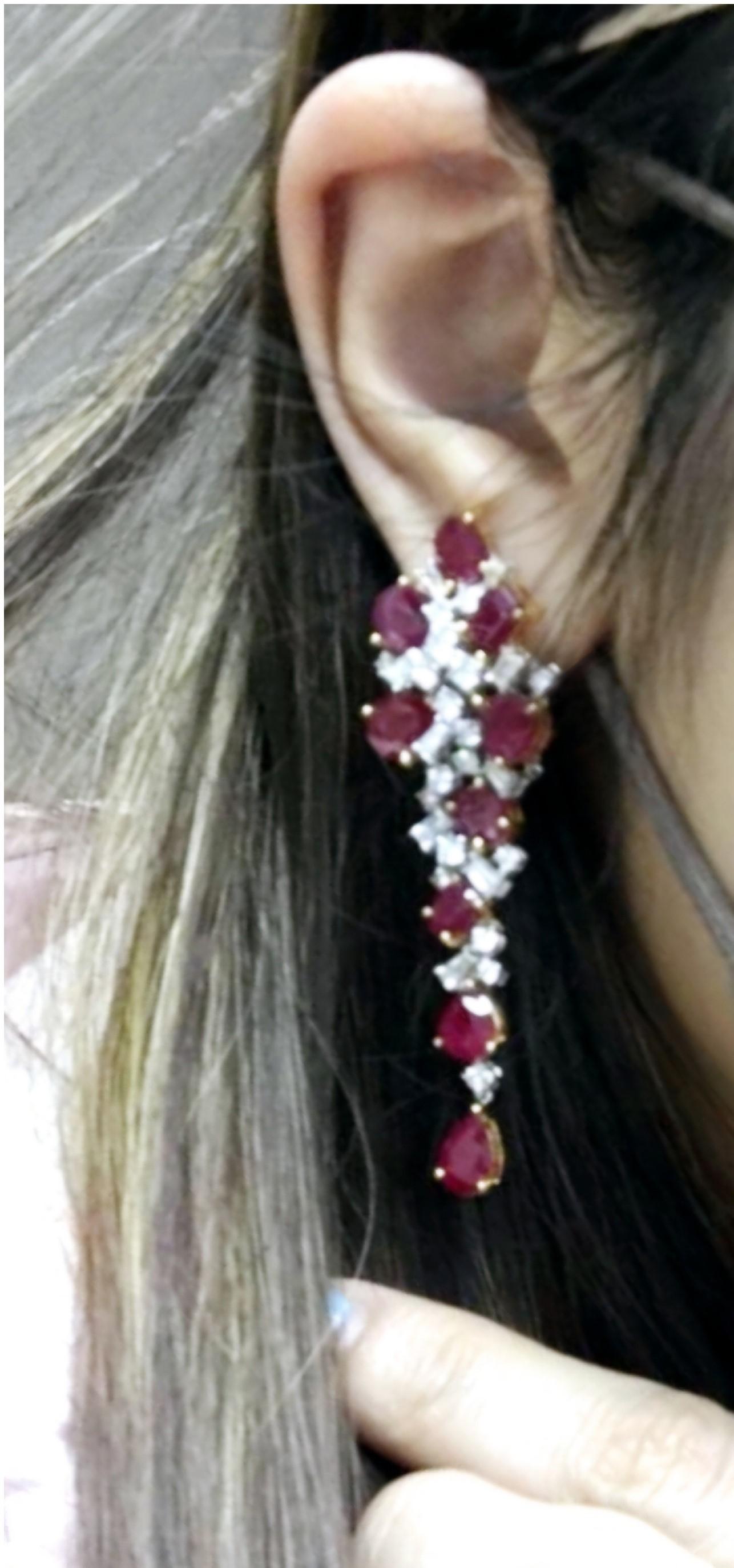 Taille mixte NWT $48, 000 18KT Gold Fancy Gorgeous Glittering 21CT Ruby Diamond Drop Earrings en vente