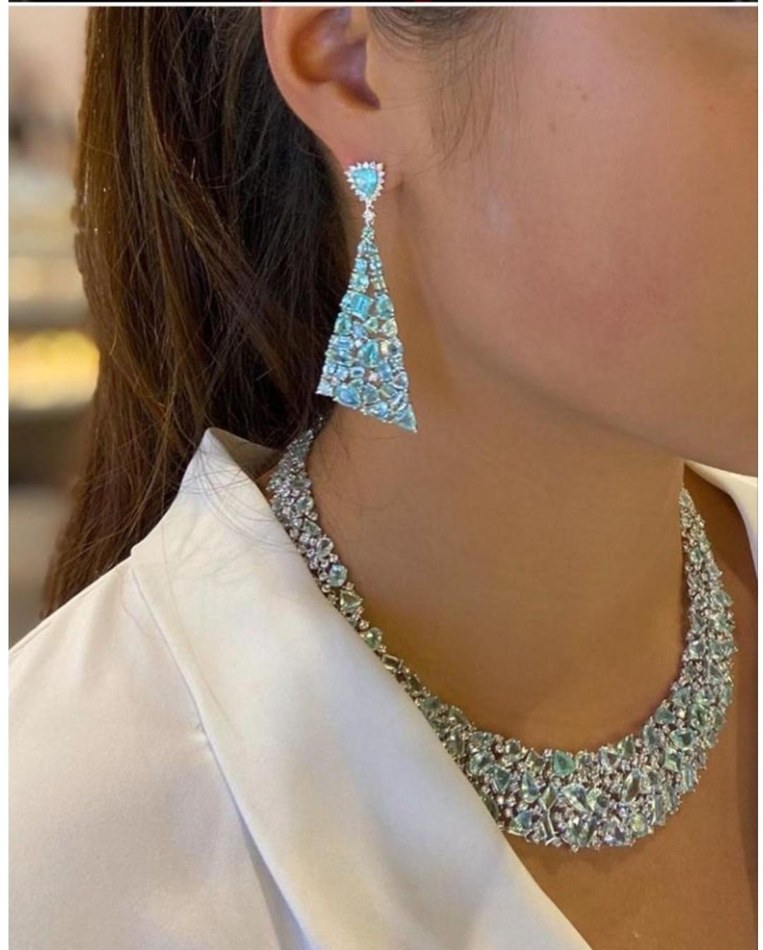 NWT $48.000 Orecchini in oro 18KT con diamanti e Paraiba Rare Fancy Large Gorgeous In condizioni Nuovo in vendita a New York, NY
