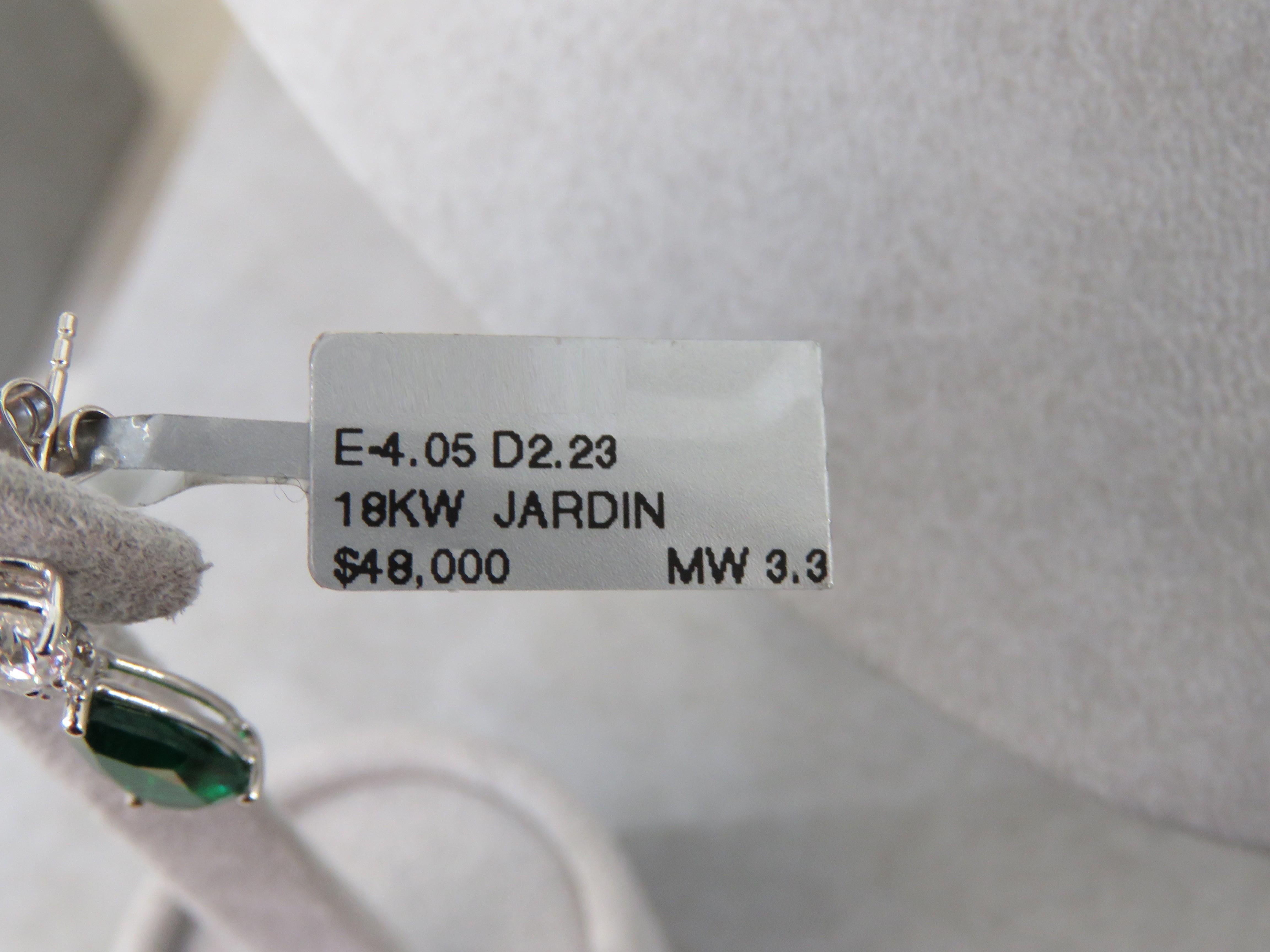 NEU $48, 000 18KT Große glitzernde große Smaragd-Diamant-Ohrhänger, neu mit Etikett (Tropfenschliff) im Angebot