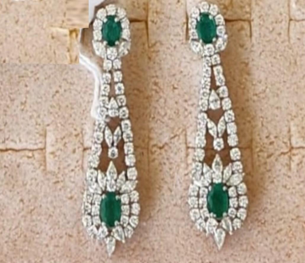 Mixed Cut NWT $48, 000 18KT Gold Fancy Gorgeous Glittering 10CT Emerald Diamond Earrings For Sale