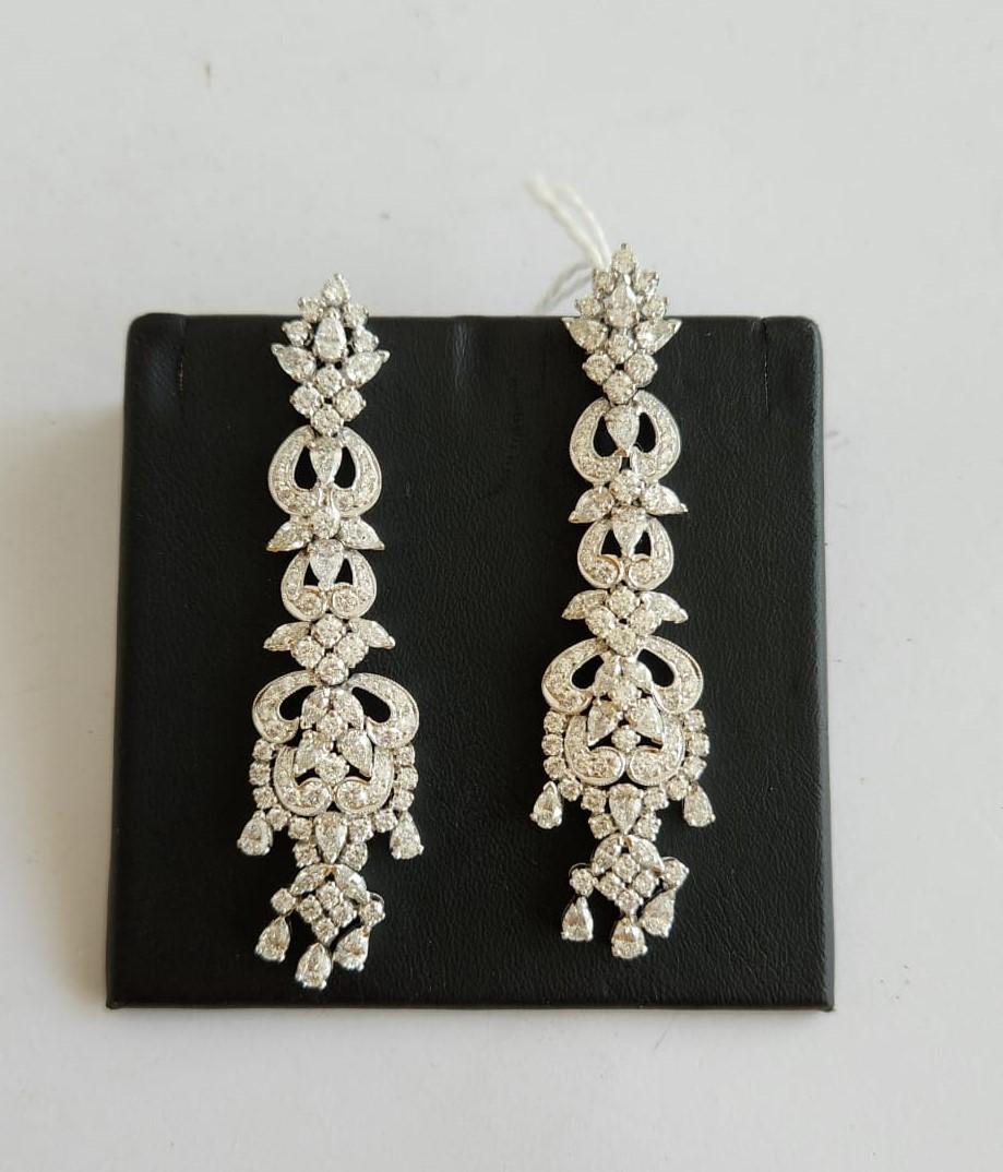 Mixed Cut NWT $48, 500 Magnificent 18KT Gold Fancy Cascading Diamond Drape Drop Earrings For Sale