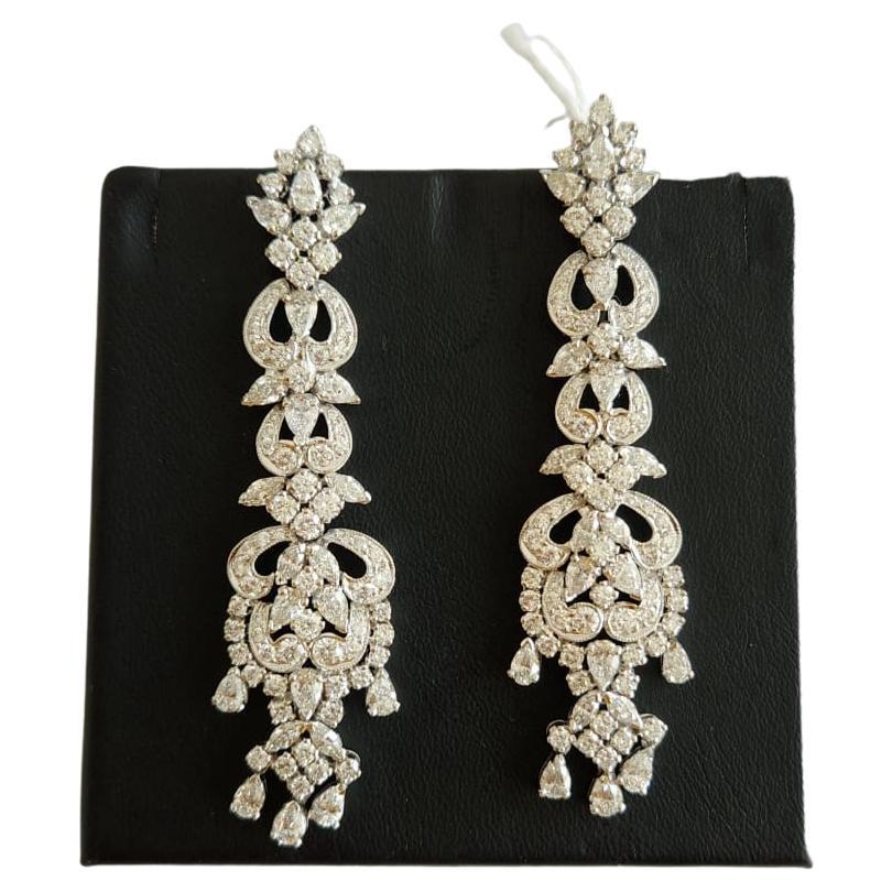 NWT $48,500 Magnifique pendants d'oreilles en or 18KT avec diamants en cascade