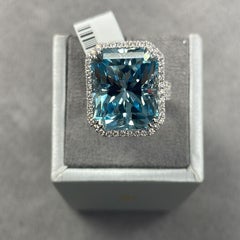 NWT $49, 000 18KT Gold Important Large 18CT Fancy Large Aquamarine Diamond Ring