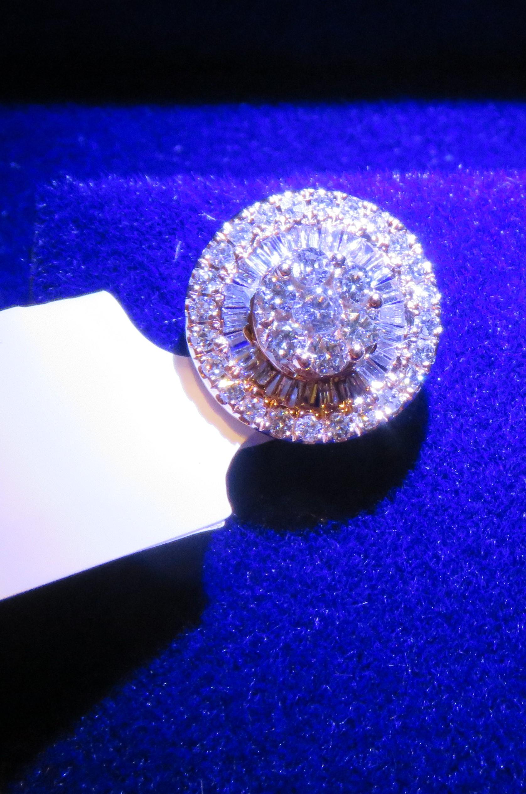 Round Cut NWT $5, 500 18 Karat Gold Fancy Glittering Diamond Stud Earrings For Sale