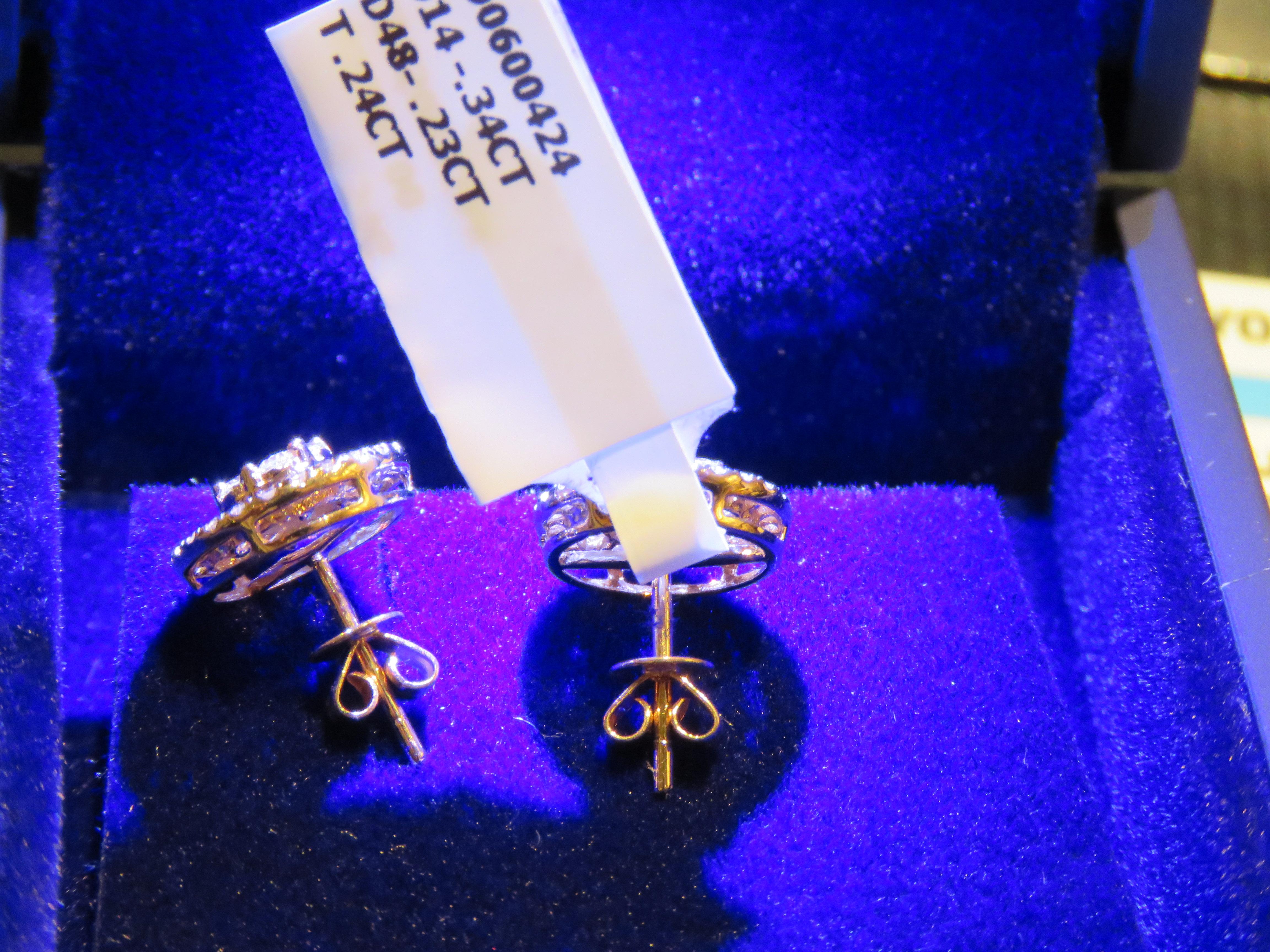NEU $5. 500 18 Karat Gold Ausgefallene glitzernde Diamant-Ohrstecker, Neu mit Diamanten Damen im Angebot