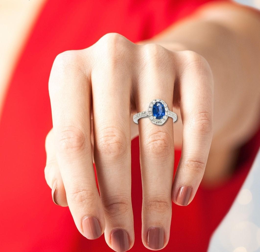 NWT $5, 500 18KT Gold Beautiful 2.70CT Oval Blue Sapphire Diamond Ring In New Condition For Sale In New York, NY