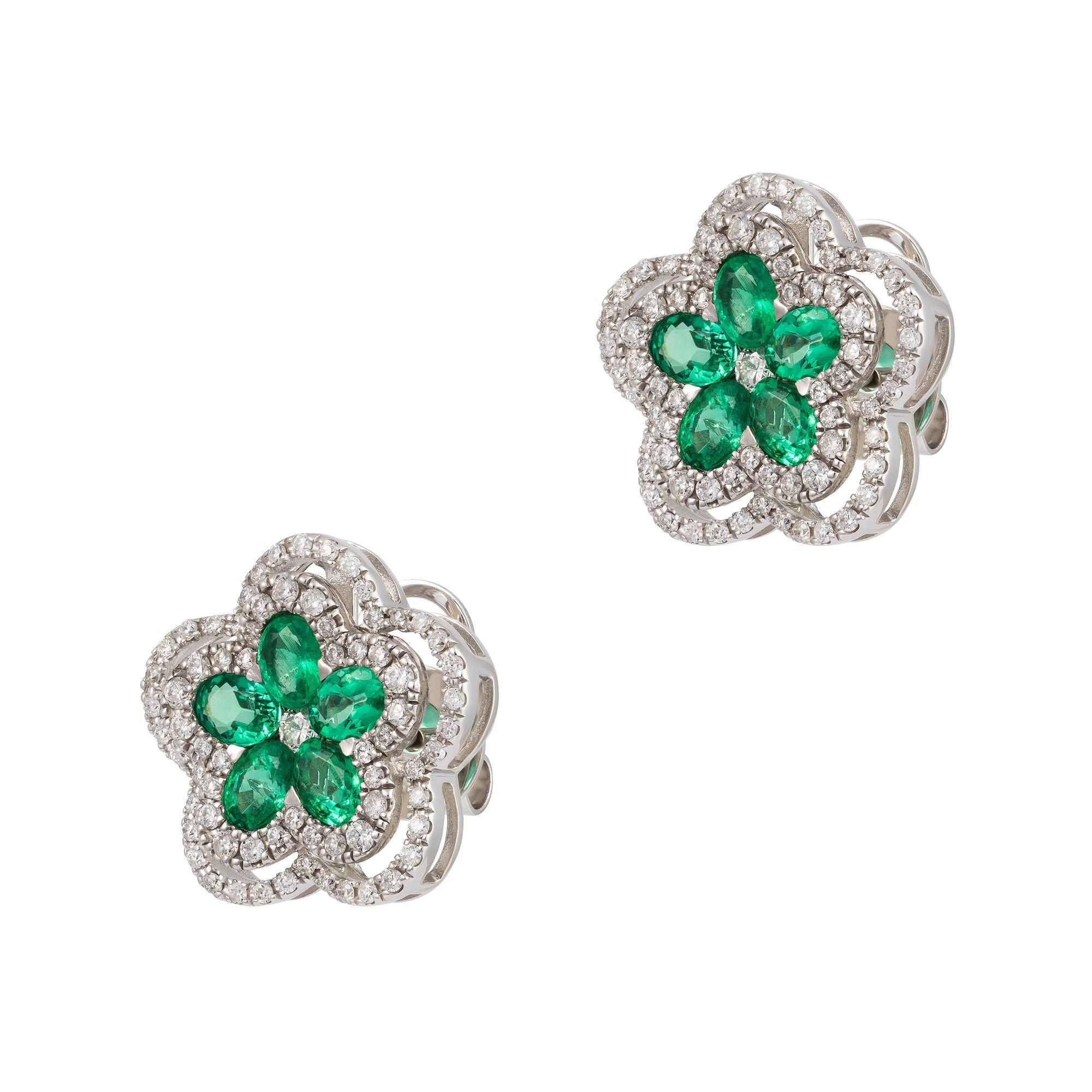 Mixed Cut NWT $5, 500 18KT Large Fancy Glittering Emerald Diamond Floral Flower Earrings For Sale