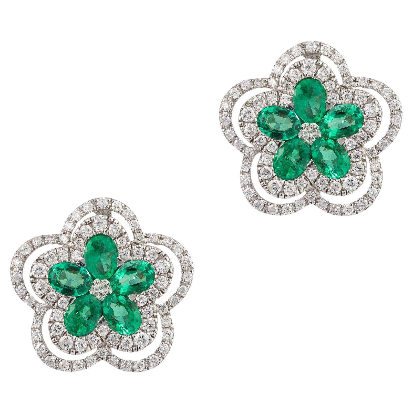 NWT $5, 500 18KT Large Fancy Glittering Emerald Diamond Floral Flower Earrings For Sale