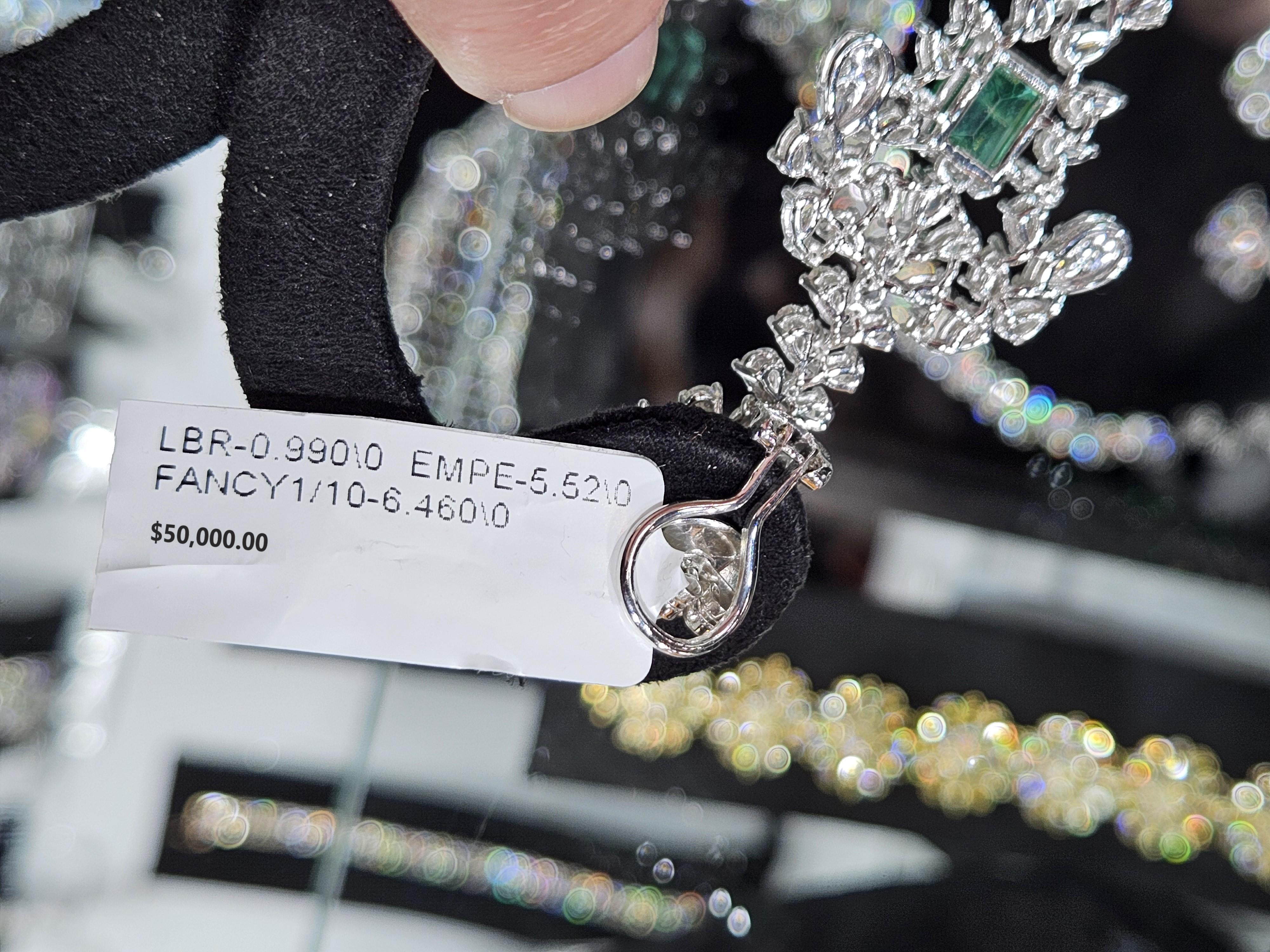 $50, 000 Gold Fancy Wunderschöne glitzernde 13CT Smaragd-Diamant-Ohrringe Damen im Angebot