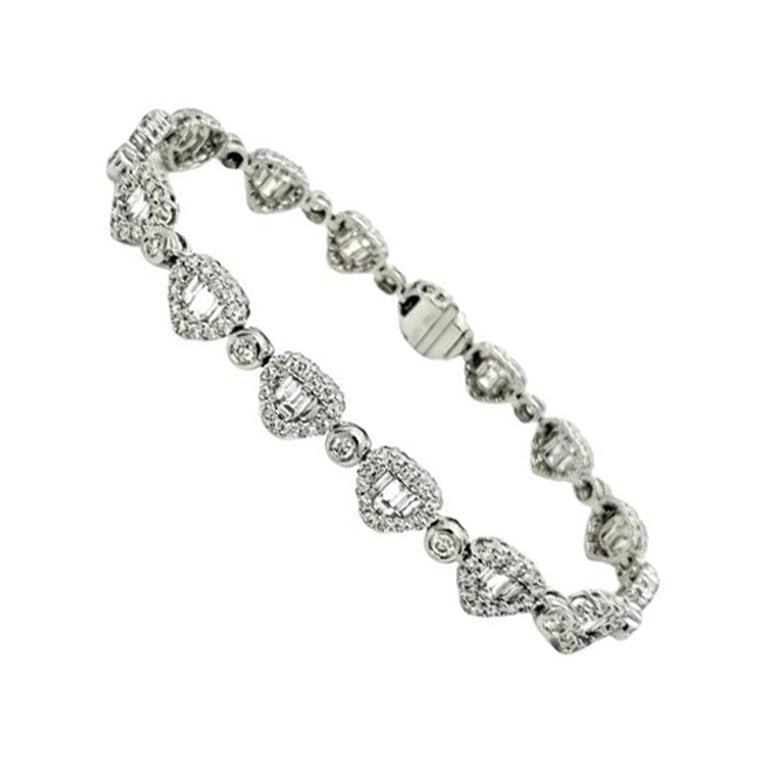 NWT $50, 345 Rara pulsera de tenis de 18 quilates con diamantes de fantasía en forma de corazón grande en venta