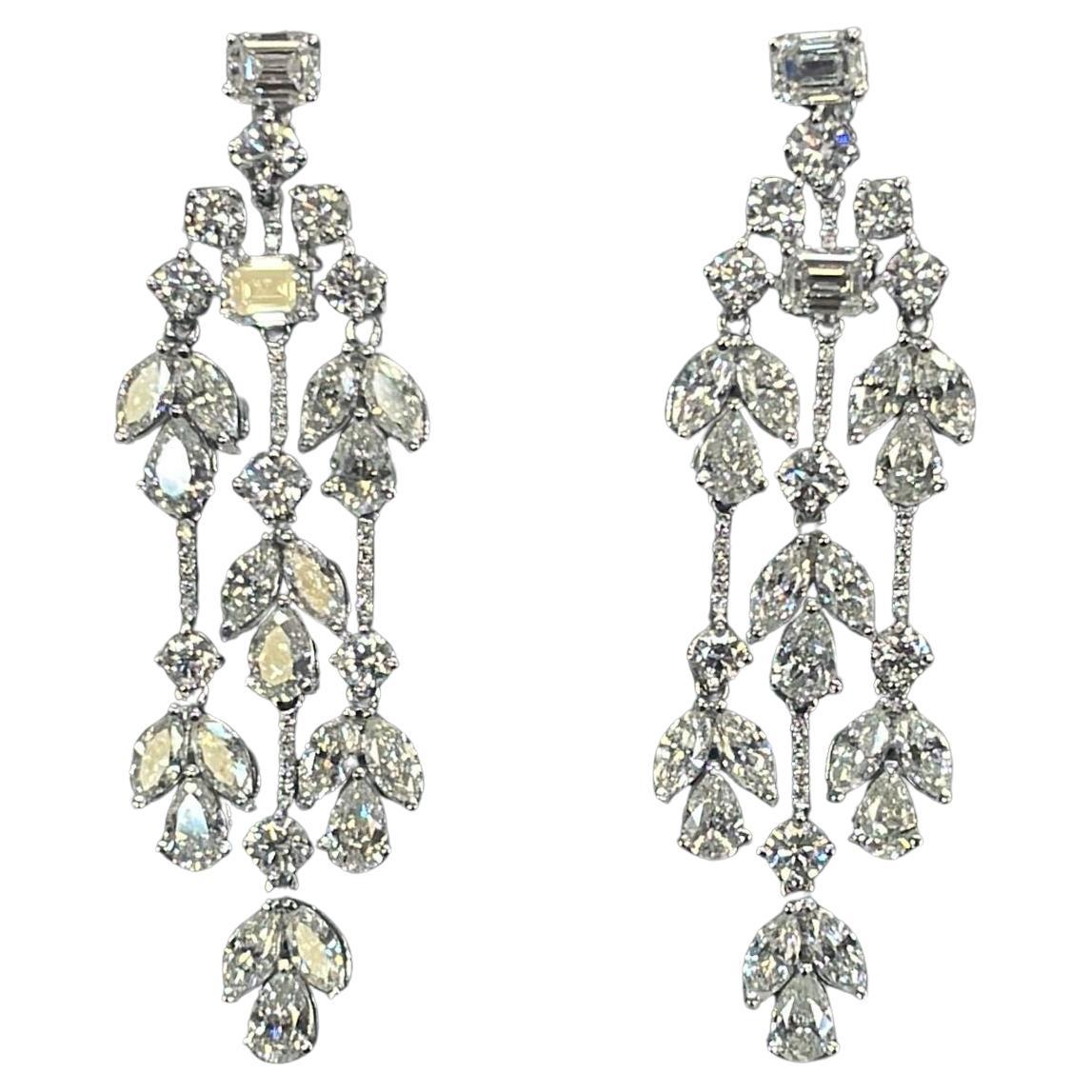 NWT $52, 000 Magnifiques boucles d'oreilles en or 18KT avec chandelier de diamants et fleurs.