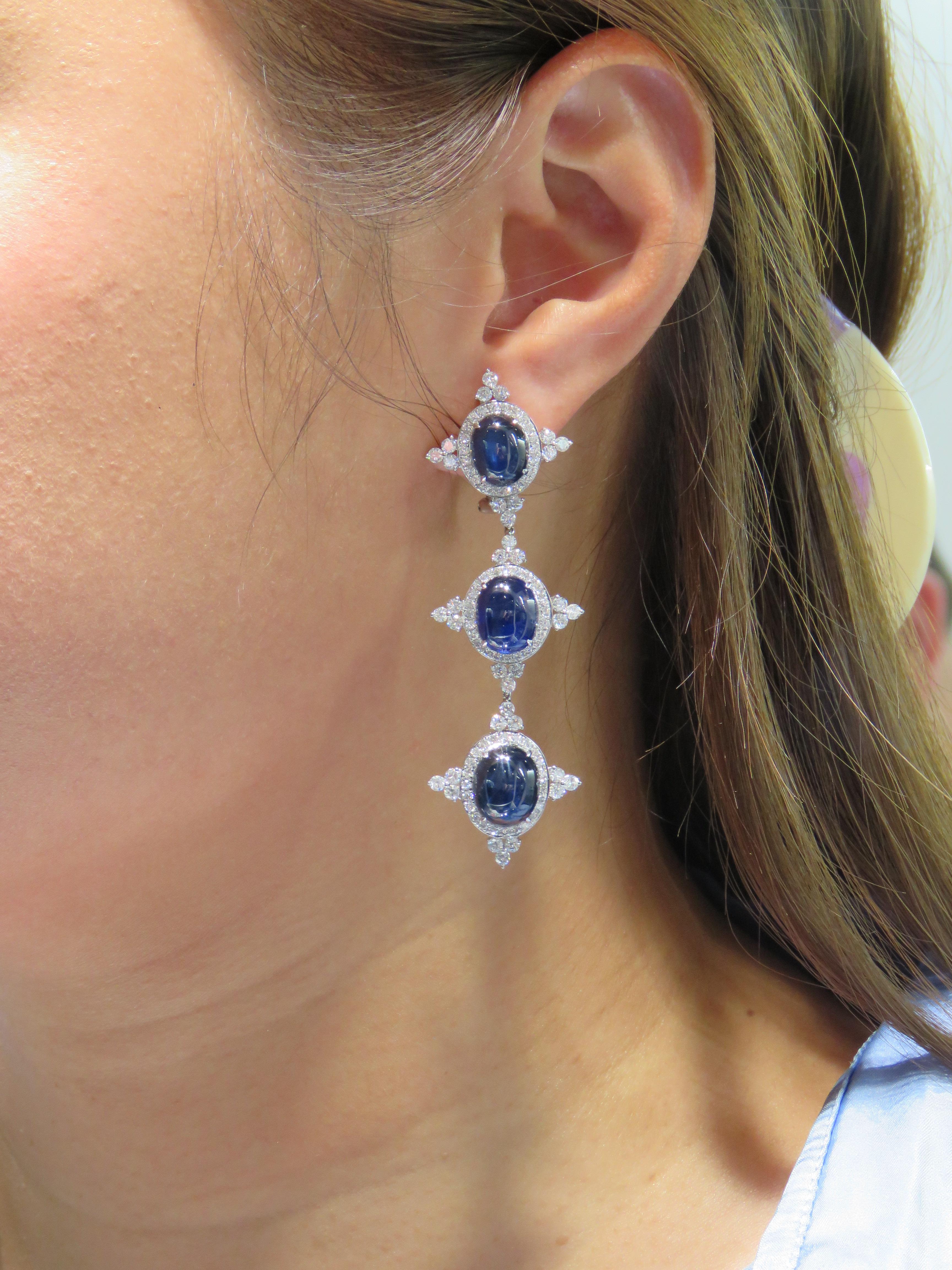 NWT $52, 500 Magnifiques boucles d'oreilles pendantes en or 18KT avec saphir fantaisie et diamant Pour femmes en vente