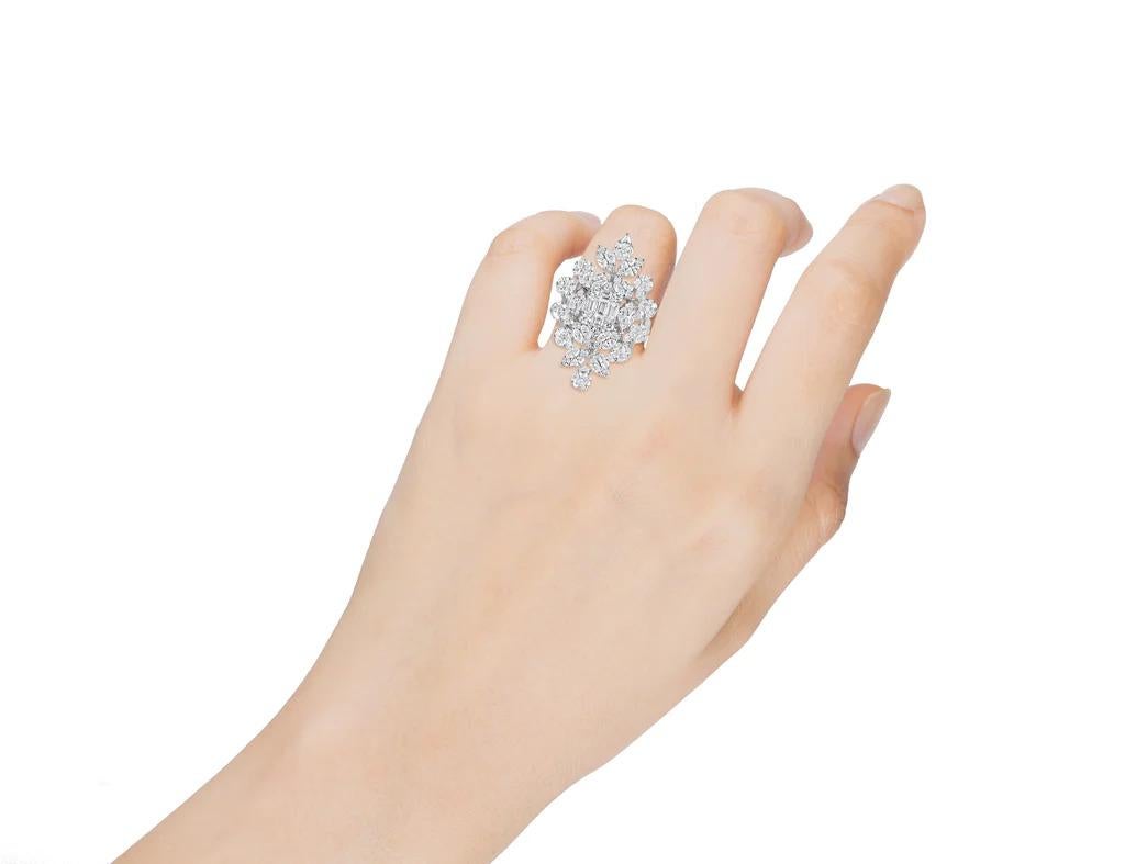 NWT $52, 674 18KT Fancy Large Magnificent Glittering Brilliant Diamond Ring (Gemischter Schliff) im Angebot