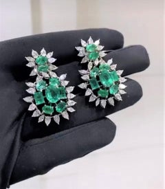 NWT $52, 930 18KT 20CT Glittering Fancy Green Emerald Diamond Dangle Earrings