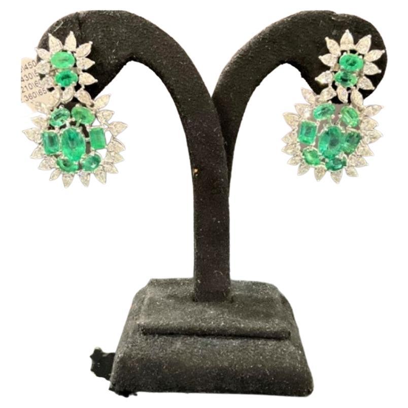 NWT $52, 930 18KT 20CT Glittering Fancy Green Emerald Diamond Dangle Earrings For Sale