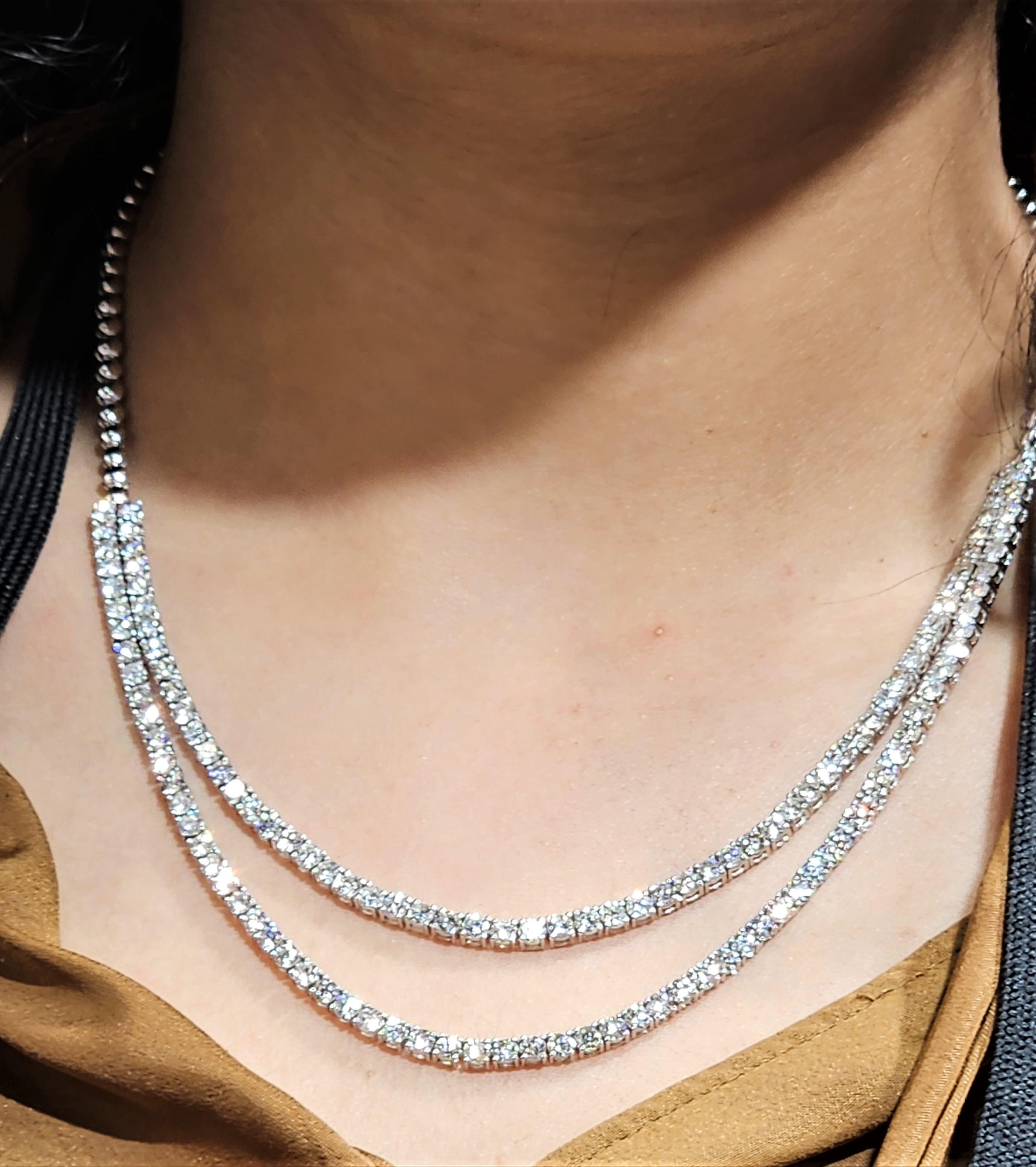 Nwt $53,000 Seltene Fancy 18kt Gold Gorgeous Double 2 Strand große Diamant-Halskette (Rundschliff) im Angebot