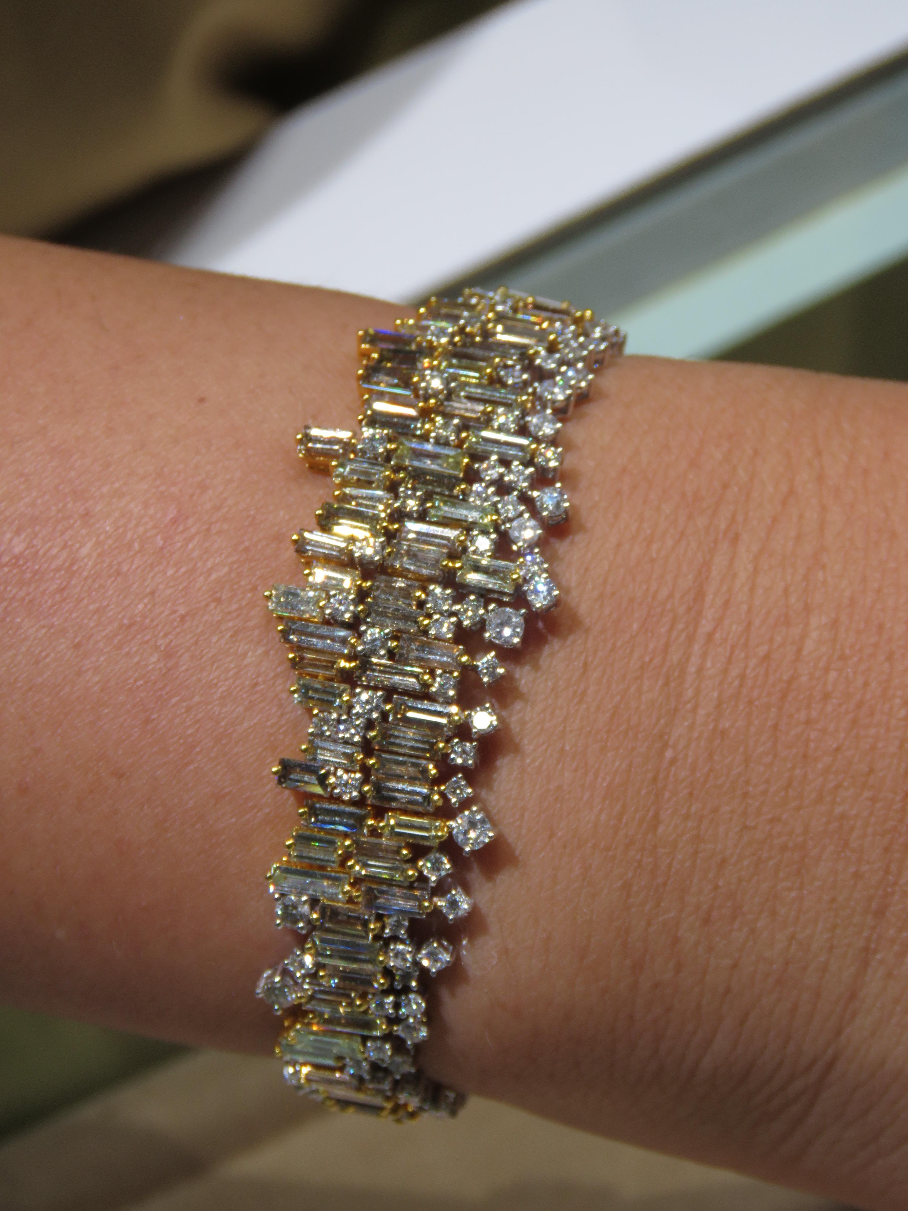 NWT $54, 000 Importante bracciale 18KT con magnifici diamanti Cognac da 13,50 carati in vendita 1