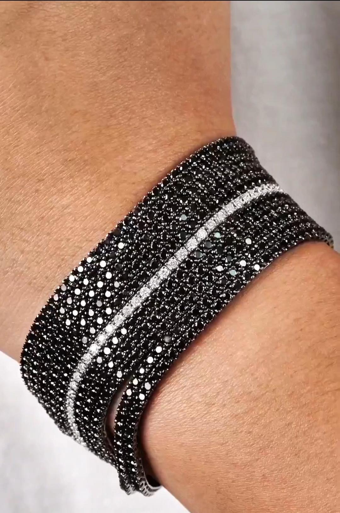 Round Cut NWT $55, 000 Rare Important 18KT Gold Fancy Black Diamond White Diamond Bracelet For Sale