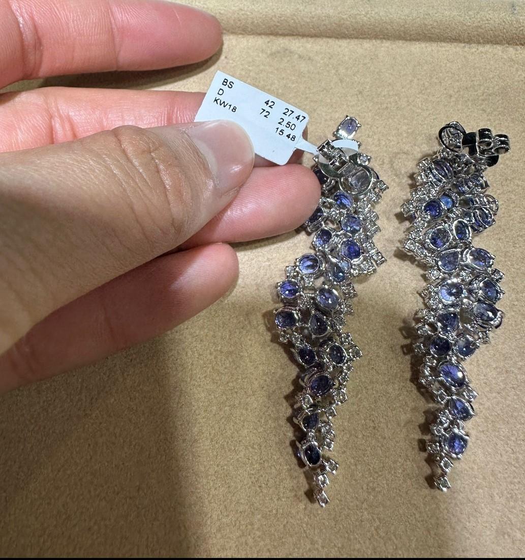 Taglio misto NWT $57, 000 Squisiti orecchini 18KT con zaffiri blu fantasia 30CT e diamanti in vendita