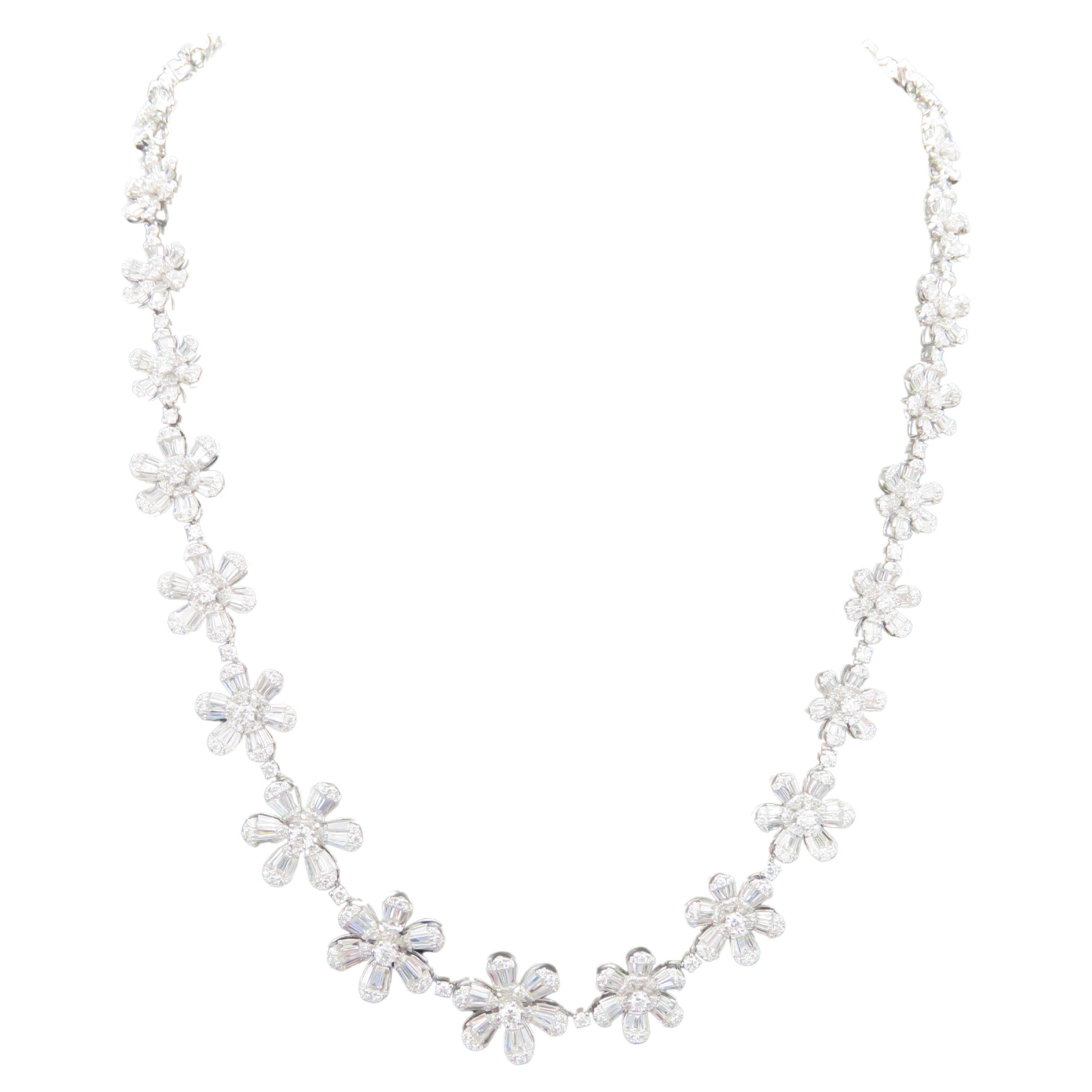 NWT $58,000 Rara e magnifica collana di diamanti floreali in oro 18KT